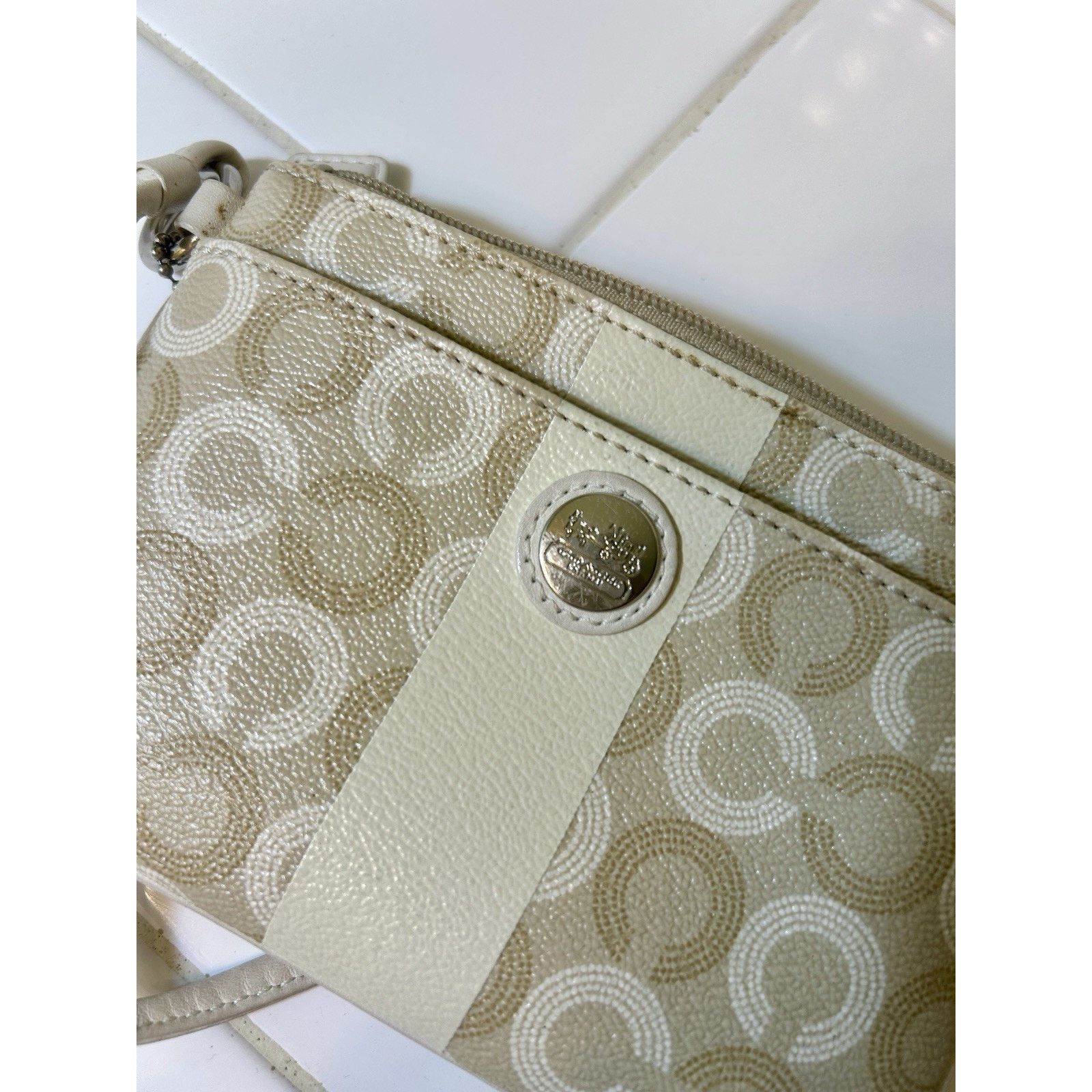 Coach Coach Leather Pouch Beige Cream C with Handle Strap 4 x 6" Size ONE SIZE - 3 Thumbnail