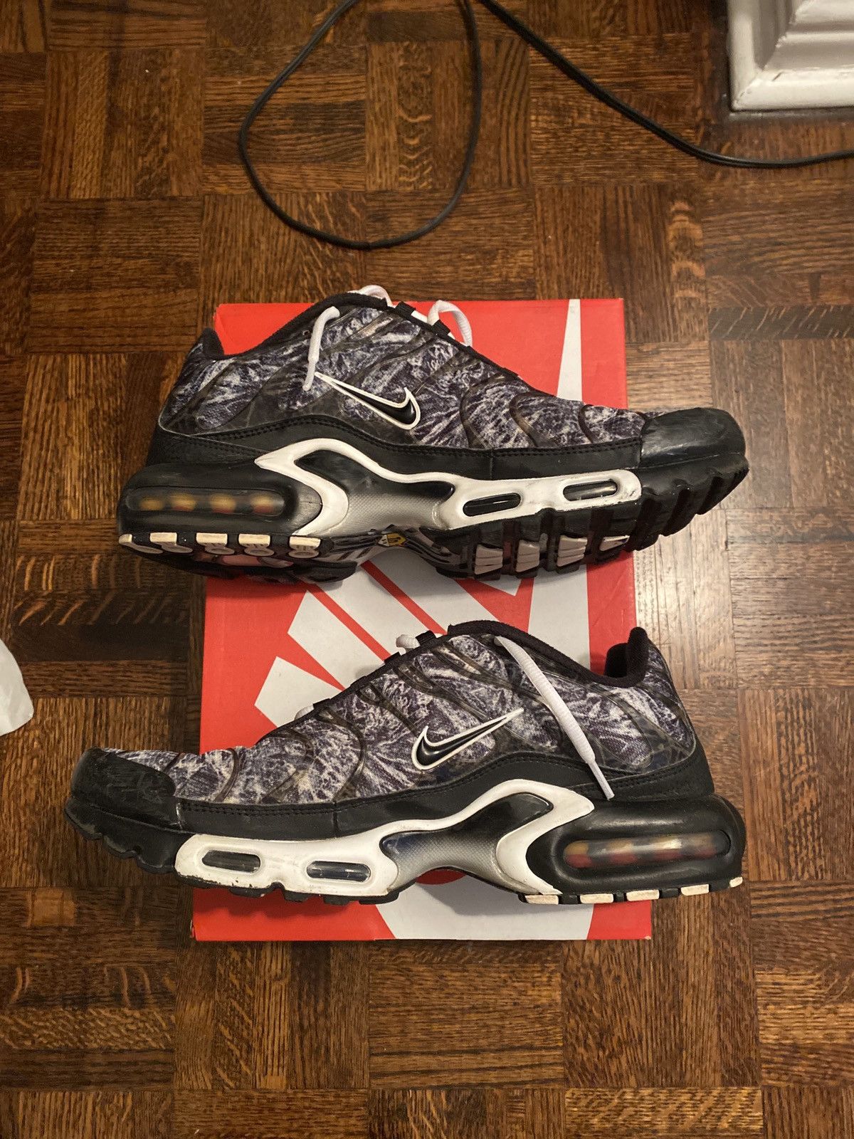 Nike Nike Air Max Plus TN Size US 10.5 / EU 43-44 - 2 Thumbnail