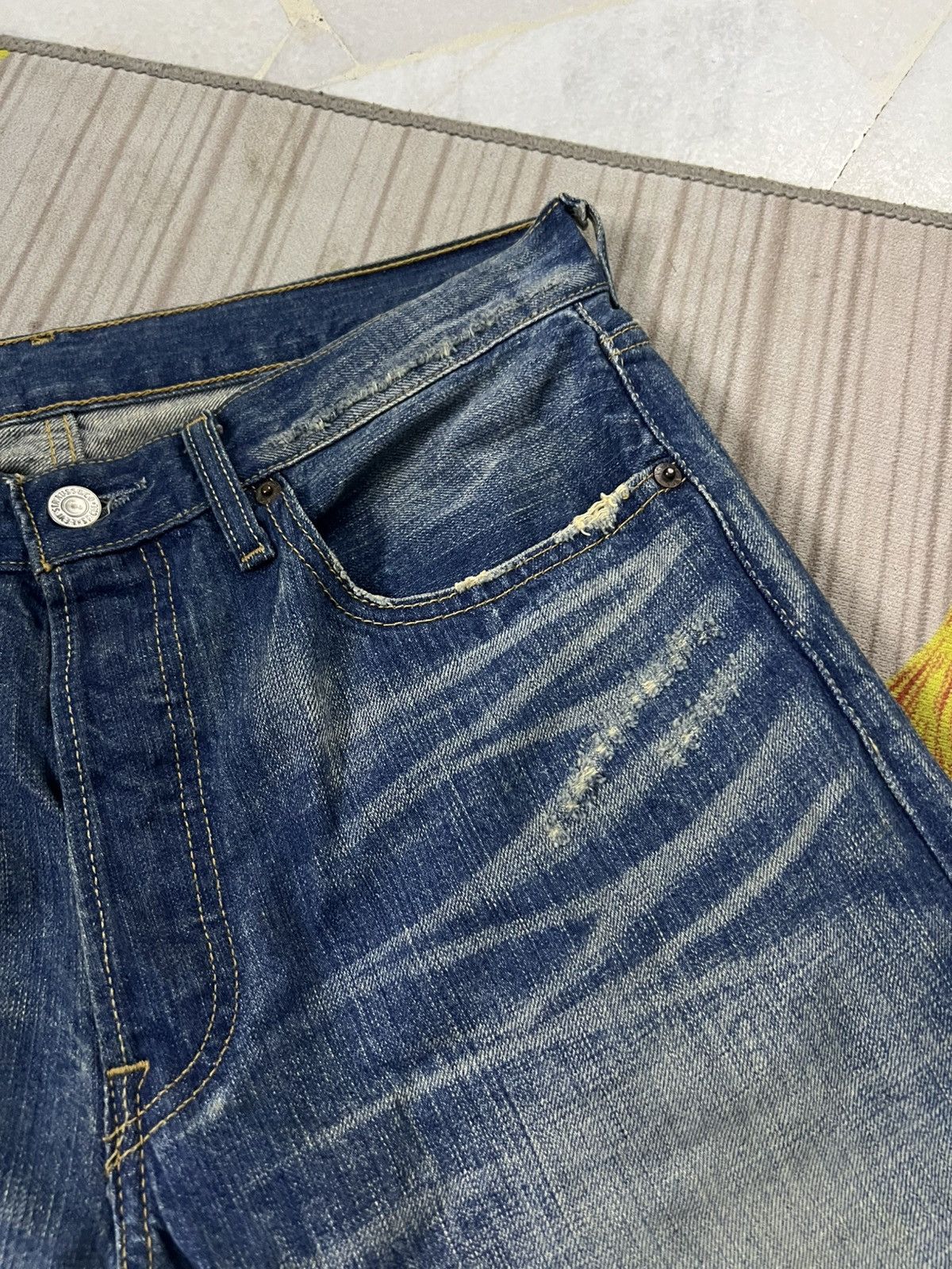 Levi's × Levi's Vintage Clothing VINTAGE LEVIS 501 CROPPED DISTRESS JEANS Size US 31 - 6 Thumbnail