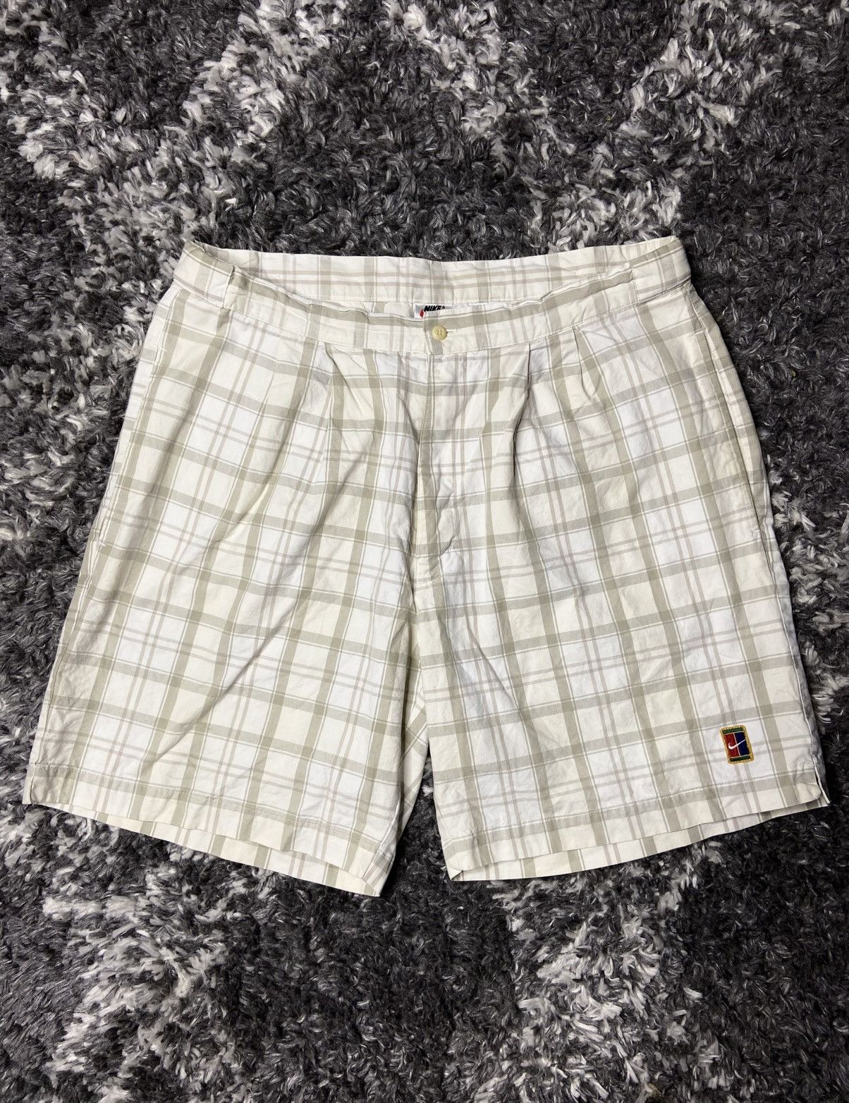 Nike Vintage 90s Nike Challenge Court Retro USA Baggy Rare Shorts Size US 36 / EU 52 - 1 Thumbnail