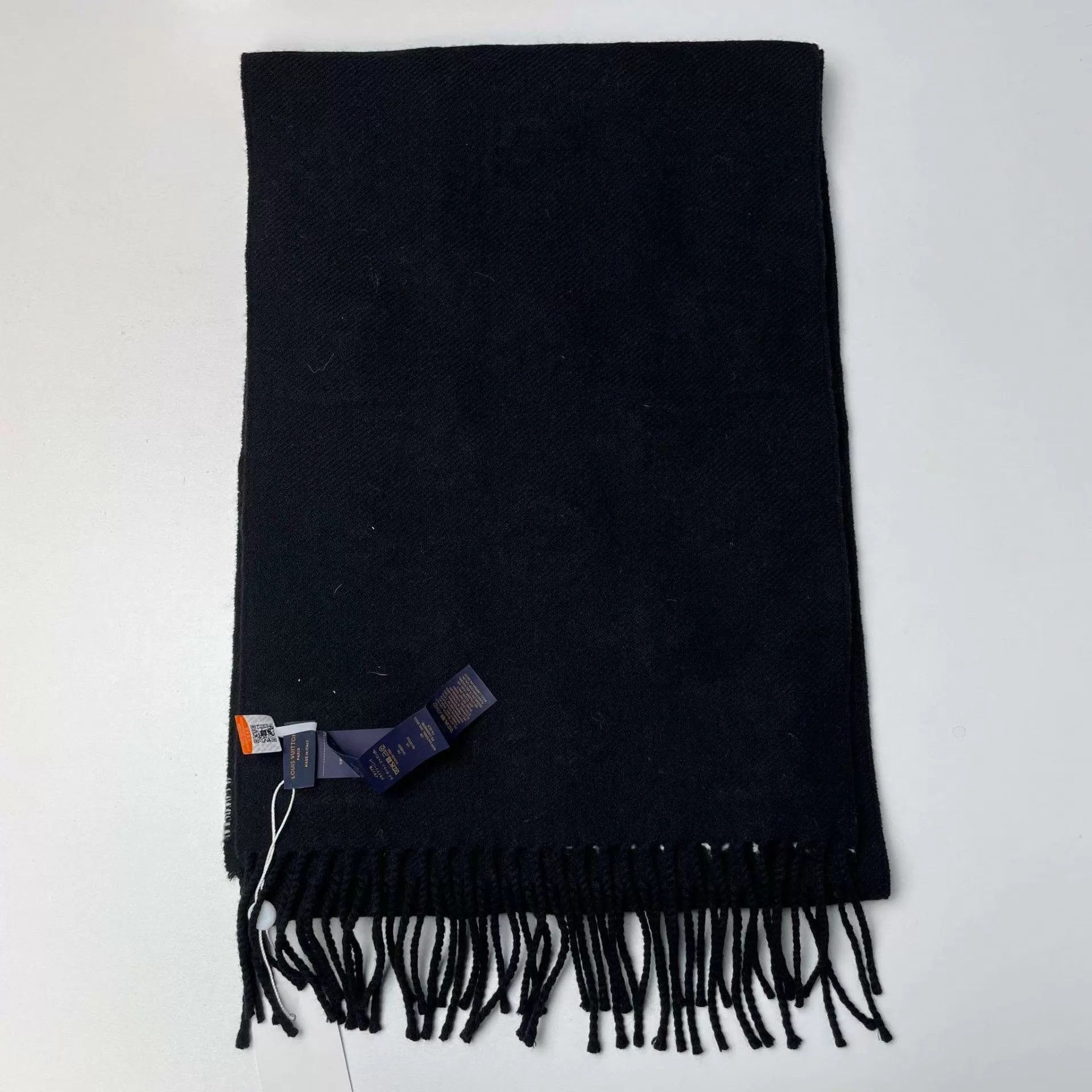 Louis Vuitton LV Full Print 3D Embossed Black White Colorblock Scarf Size ONE SIZE - 7 Thumbnail