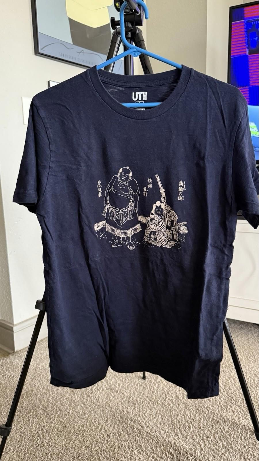 Uniqlo Uniqlo Hokusai Blue Shirt Mens M Blue Graphic Tee Samurai Size US M / EU 48-50 / 2 - 1 Thumbnail