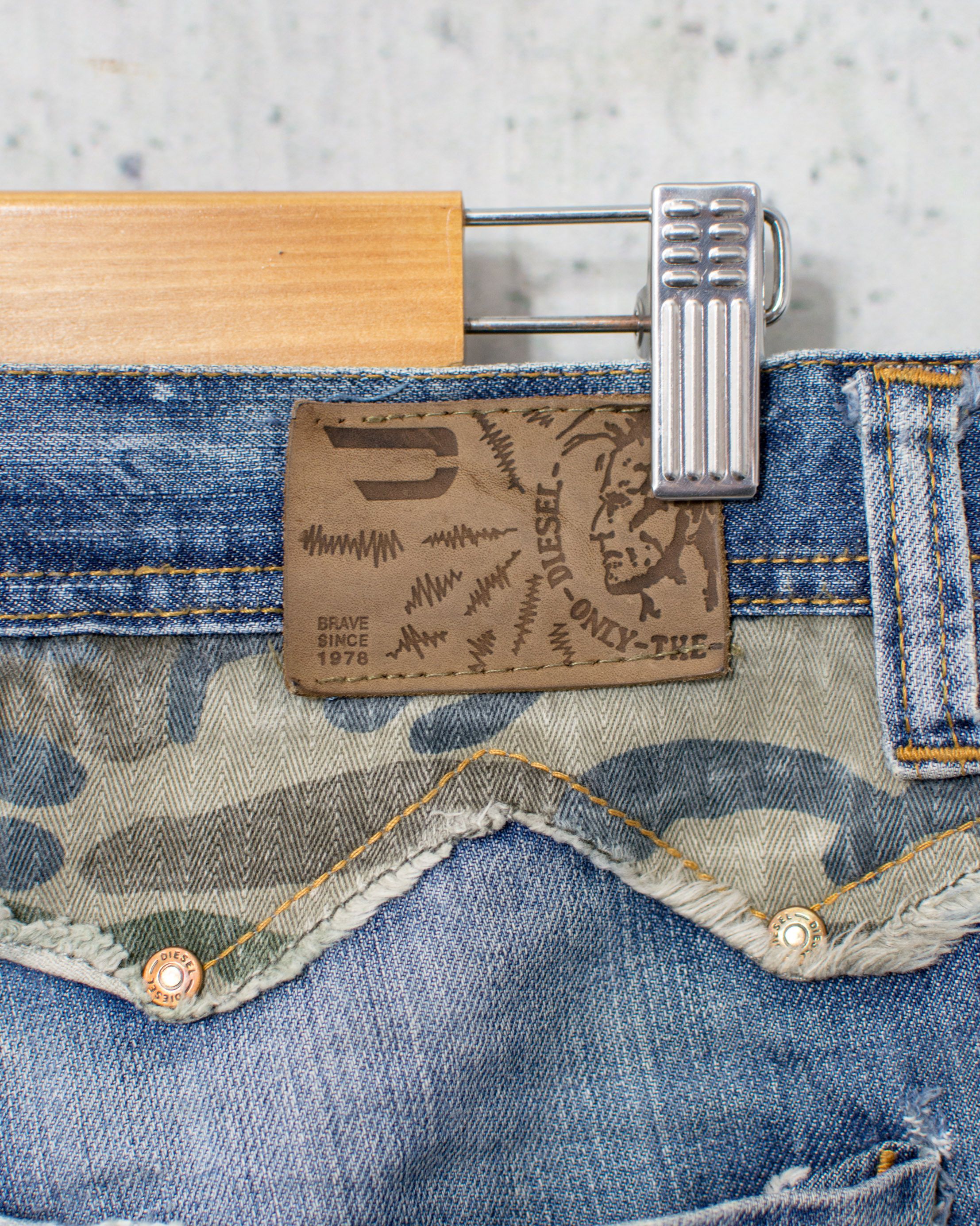 Diesel × Vintage Diesel Ripped Jeans Camo Inserts – W32 Straight Leg Y2K Size US 32 / EU 48 - 6 Thumbnail