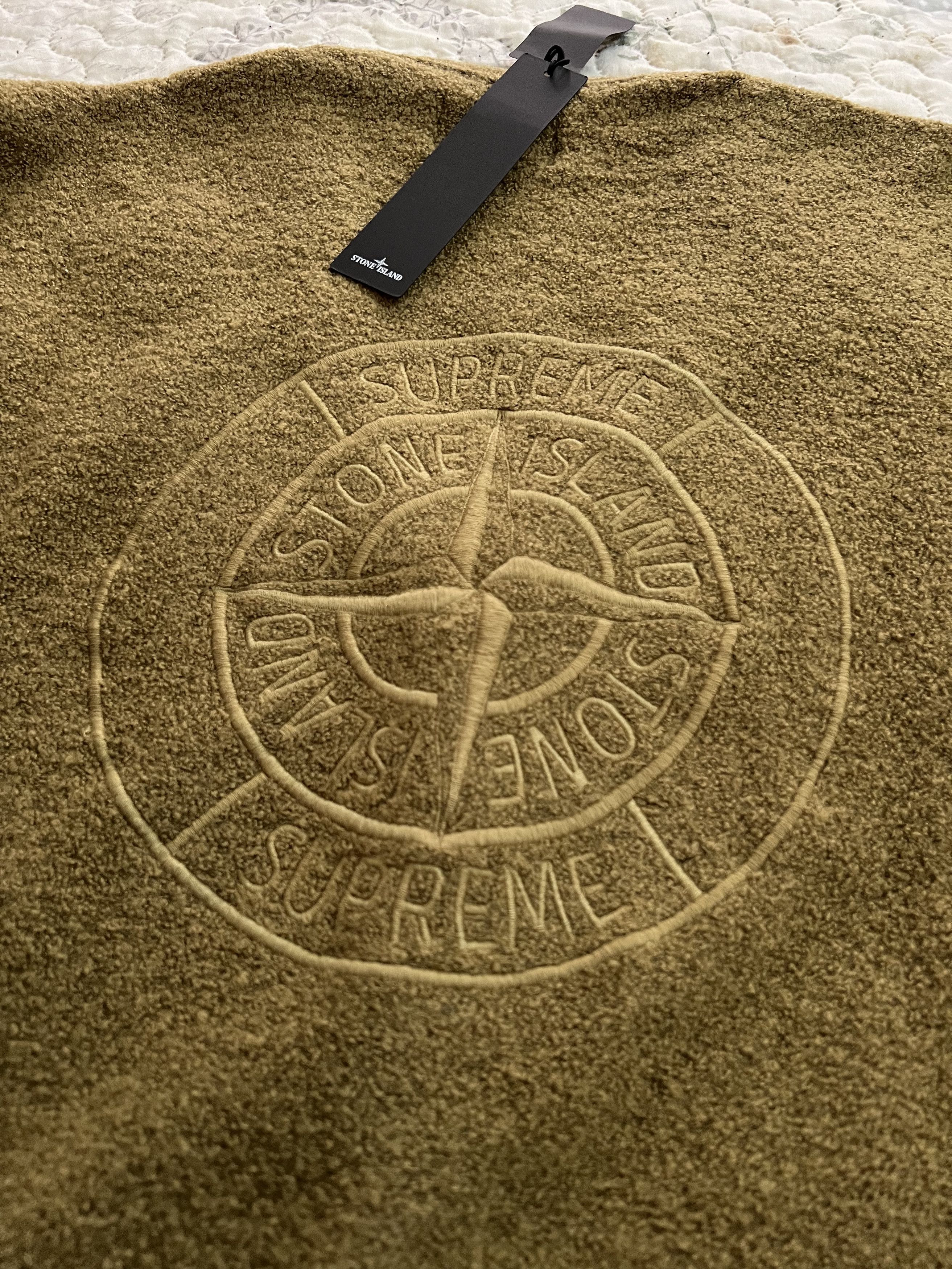 Stone Island × Supreme Supreme Stone Island Bouclé Cardigan olive M Size US M / EU 48-50 / 2 - 3 Thumbnail