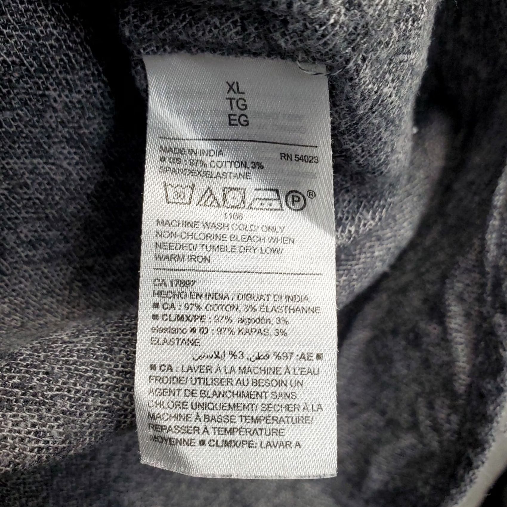 Old Navy Old Navy Coupe Standard Shirt: Men XL Gray Button-Up, Long Sleeve, Regular Fit Size US XL / EU 56 / 4 - 7 Thumbnail