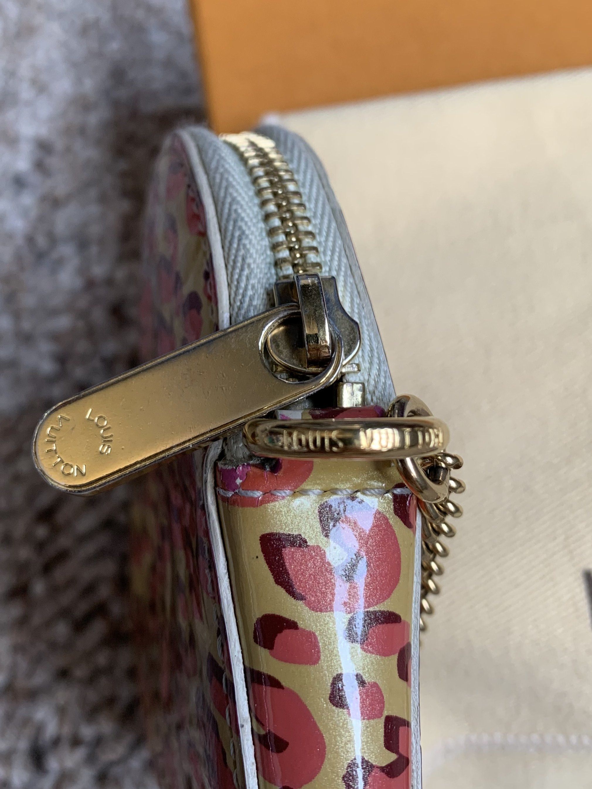 Louis Vuitton S/S 2008 Vuitton x Sprouse Leopard Monogram Heart Pouch Size ONE SIZE - 8 Thumbnail