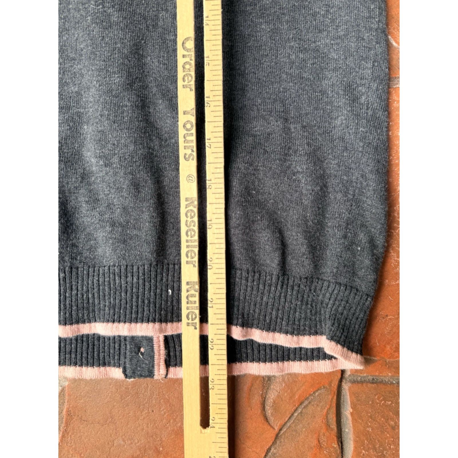 Vintage Y2K Hello Kitty x Forever 21 Cardigan Sweater Women’s Small Gray Cotton Long Sleeve V-Neck Size S / US 4 / IT 40 - 5 Thumbnail
