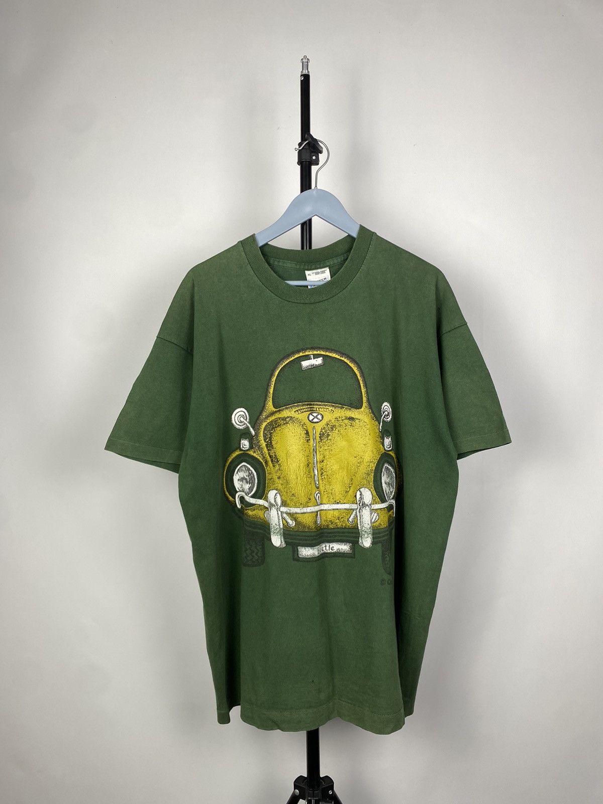 Vintage Vintage 90s Racing VOLKSWAGEN Beetle Printed Car T Shirt Size US XL / EU 56 / 4 - 1 Thumbnail