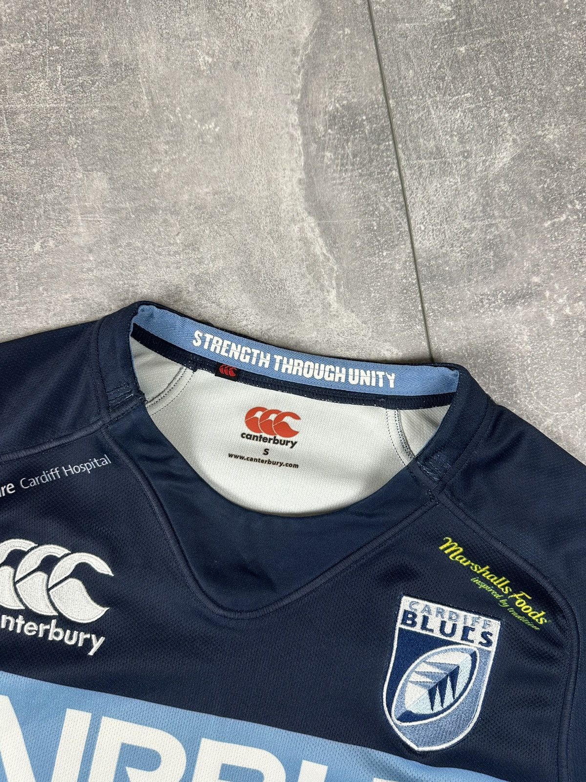 Canterbury of New Zealand Canterbury Cardiff Blues 2015/16 Home Rugby Jersey Size US S / EU 44-46 / 1 - 3 Thumbnail