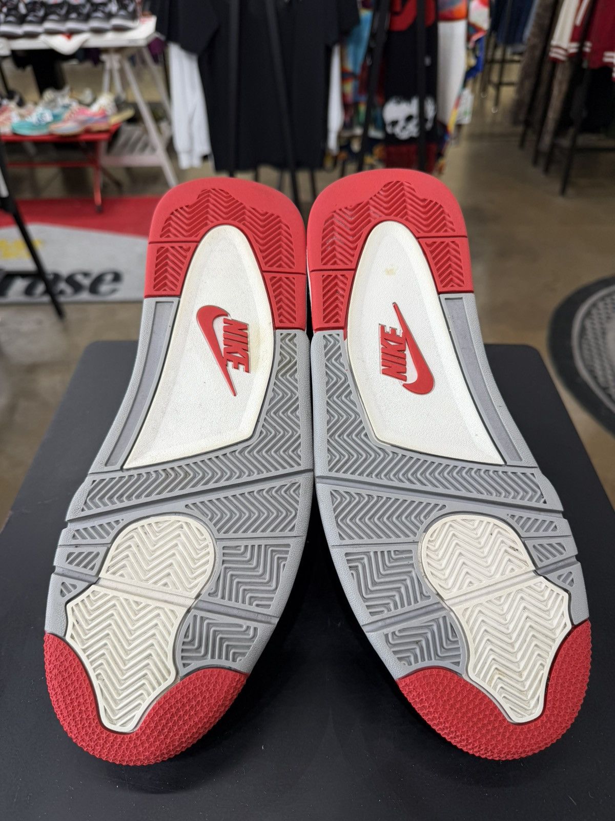 Jordan Brand Air Jordan 4 Bred Size 11.5 (2019) Size US 11.5 / EU 44-45 - 9 Thumbnail