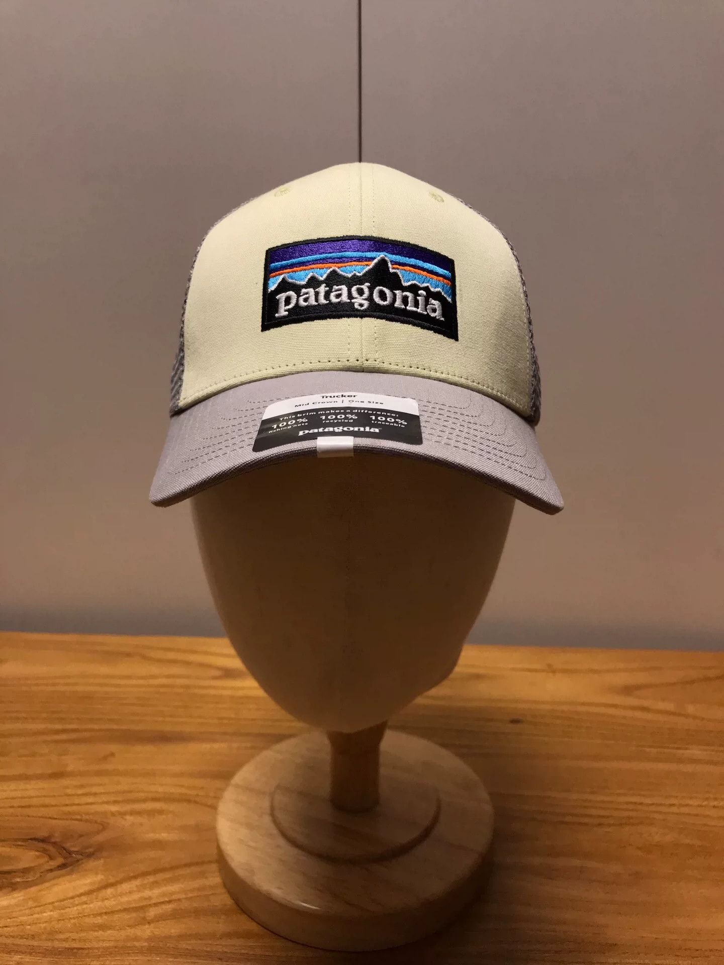 Patagonia Patagonia P-6 Logo Mesh Baseball Cap Size ONE SIZE - 1 Thumbnail
