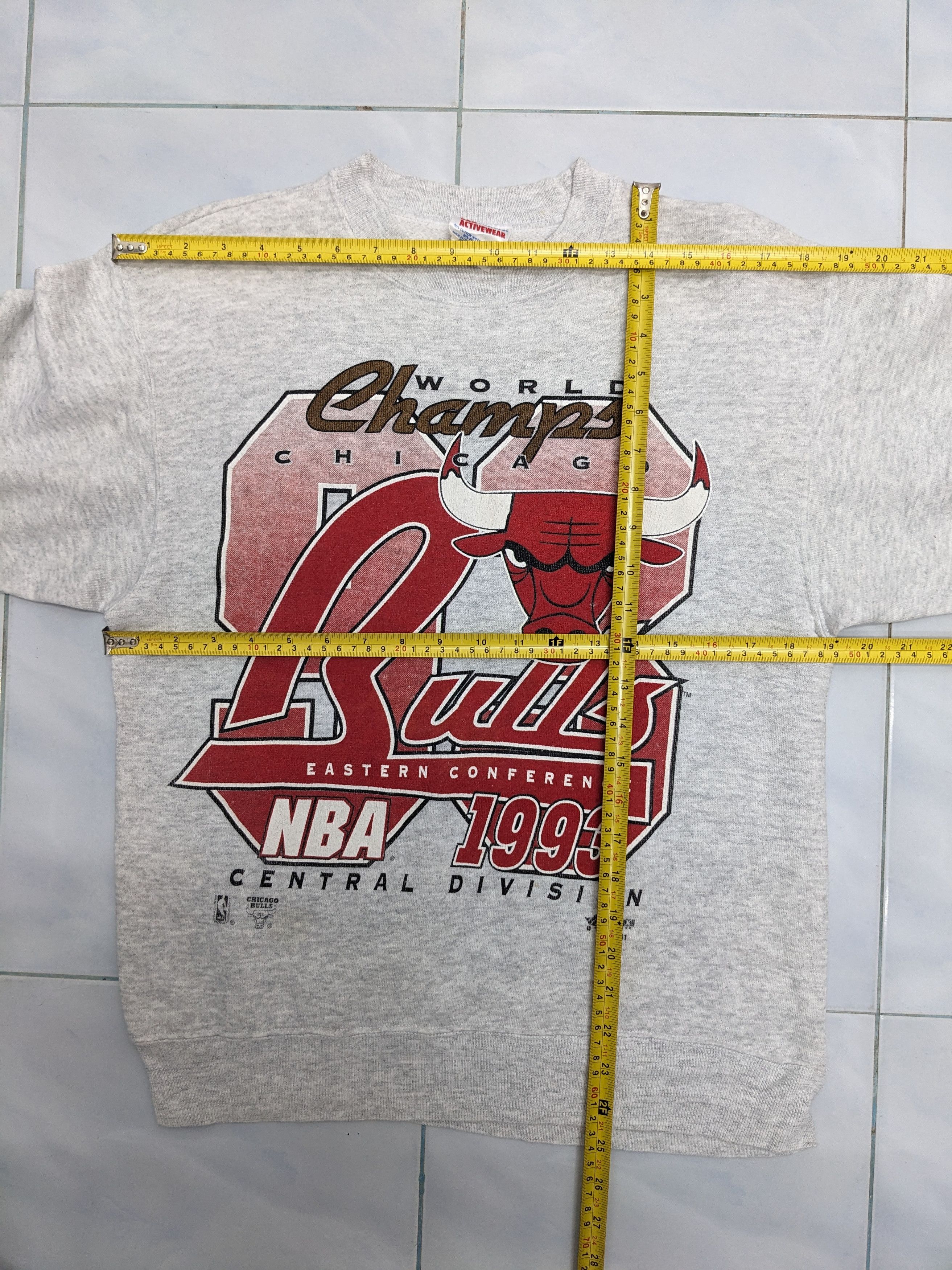NBA RARE VINTAGE 1993 WORLD CHAMPS CHICAGO BULLS NBA Size US M / EU 48-50 / 2 - 10 Thumbnail