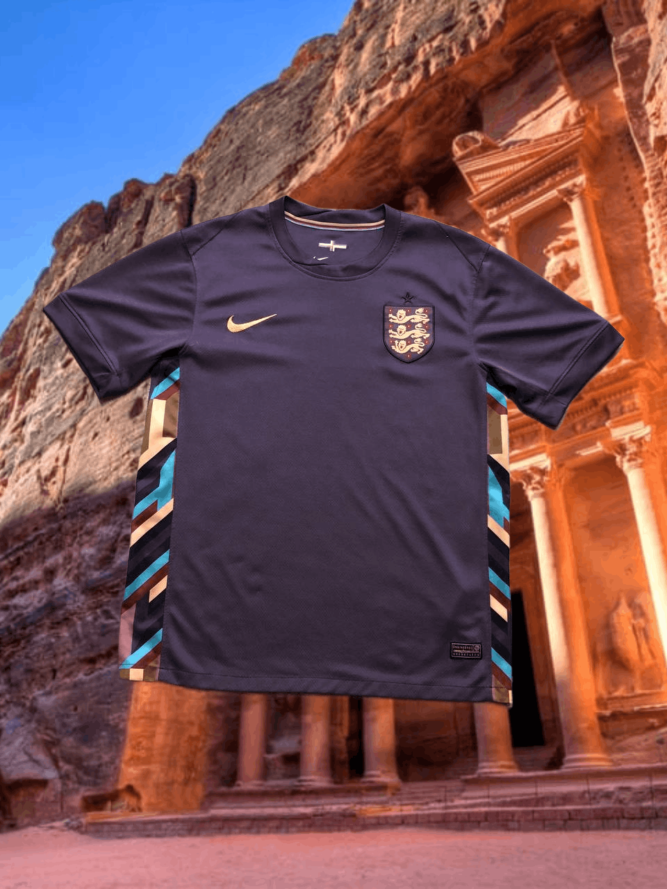 Nike Vintage Nike football England T-Shirt Y2K logo Jerseys Size US M / EU 48-50 / 2 - 1 Thumbnail