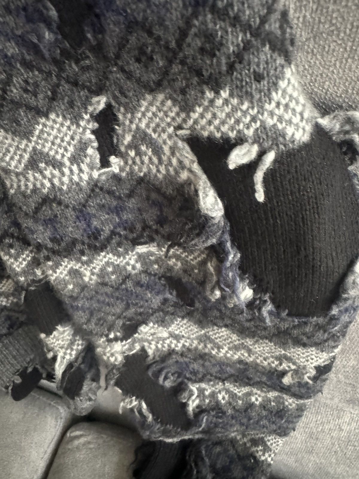 Balenciaga Balenciaga destroyed sweater Size US S / EU 44-46 / 1 - 3 Thumbnail