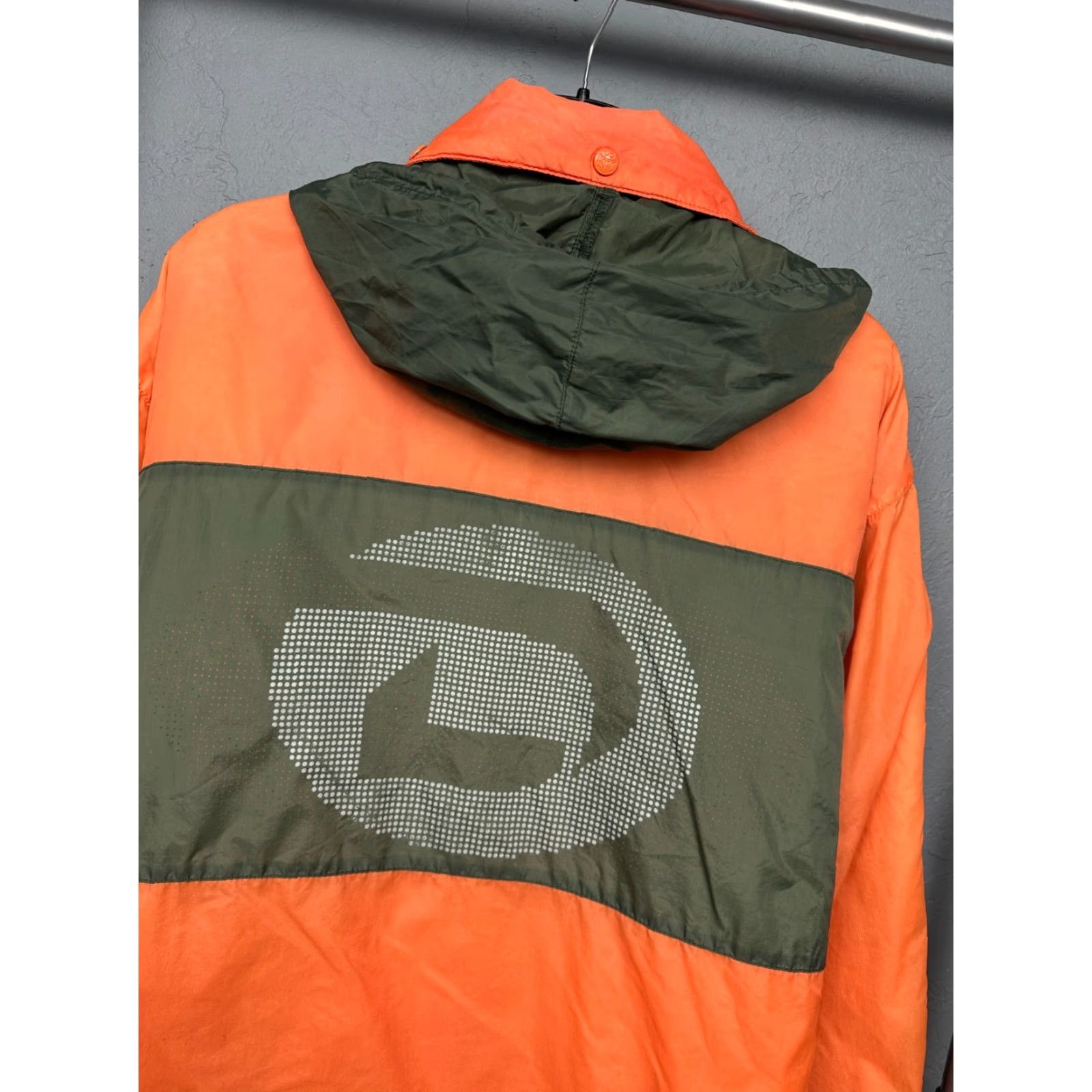 Diesel Diesel 90s Vintage Mens Jacket L Windbreaker 90s Orange - 69 cm Sleeve Length - Regular Fit - Black? Actually orange. Size US L / EU 52-54 / 3 - 2 Thumbnail