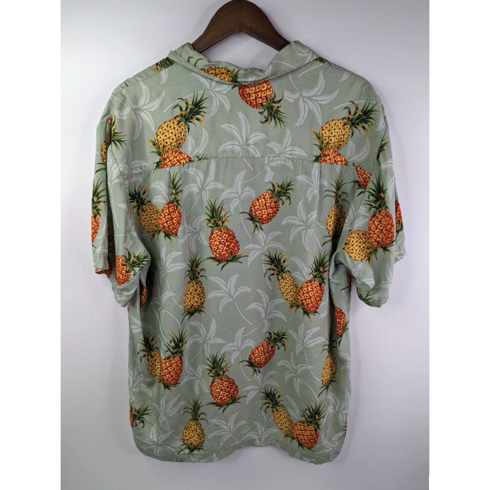 Paradise Found VINTAGE Paradise Found Men’s Hawaiian Shirt L Green Short Sleeve Button-Up Collared Tropical Pineapple Swingers Party/Cocktail Travel Casual Size US L / EU 52-54 / 3 - 3 Thumbnail