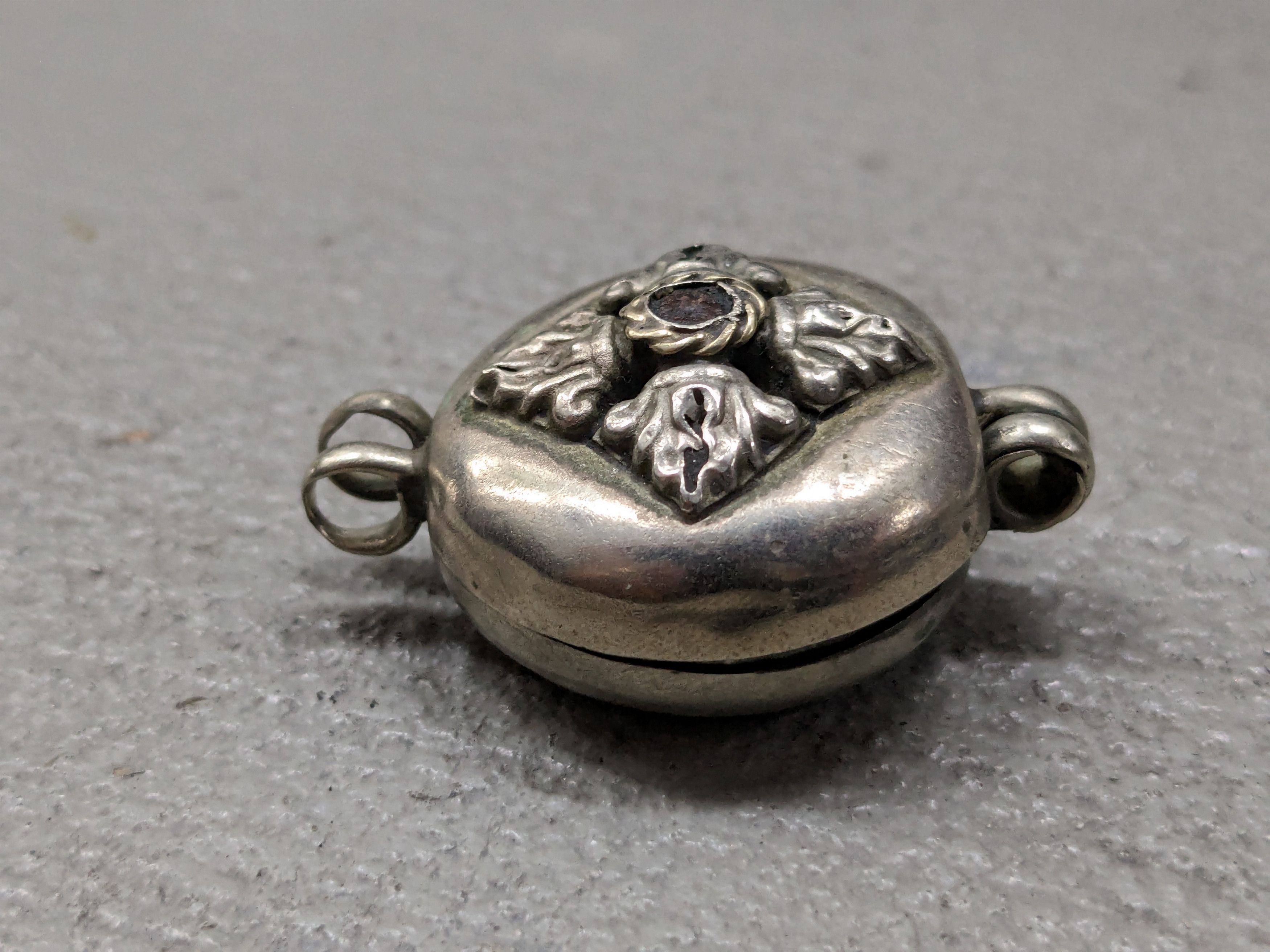 Jewelry × Vintage Vintage Tibetan Prayer Box Gau Pendant Size ONE SIZE - 3 Thumbnail