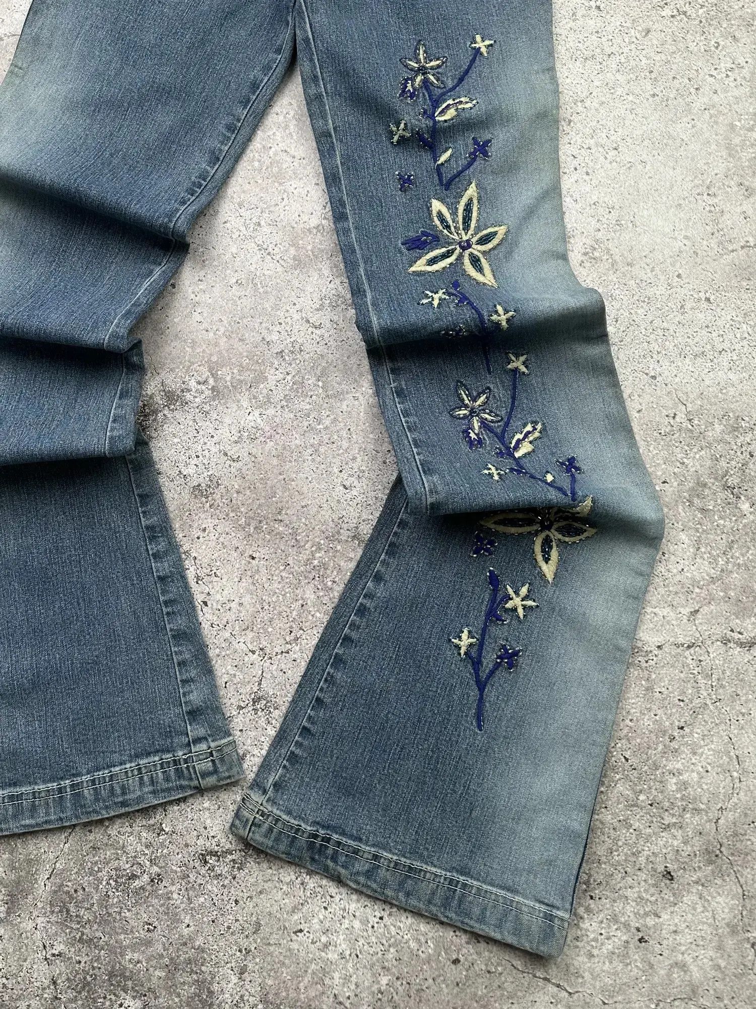 Japanese Brand Vintage Flare Embroidered Print Jeans C217(V616) Size 25" / US 0 / IT 36 - 4 Thumbnail