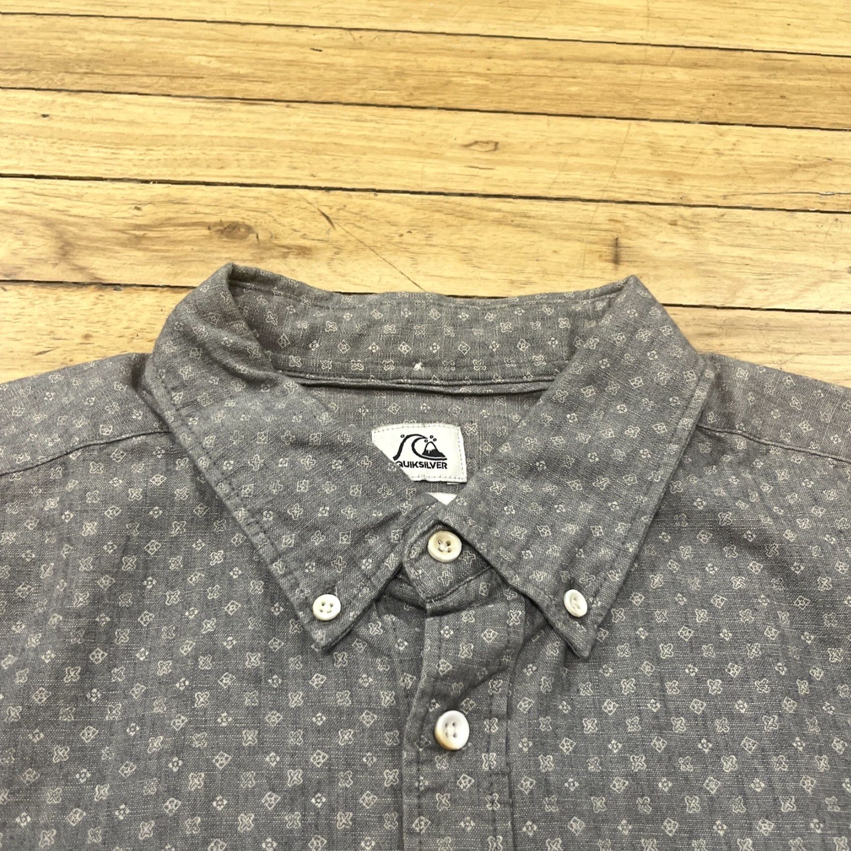 Quiksilver QUIKSILVER Button Shirt Men XL Gray Abstract Talisman Western Skate Oxford Shirt, Button-Up, Casual, Modern, 100% Cotton, Regular Fit, Gray, XL, Men Size US XL / EU 56 / 4 - 2 Thumbnail