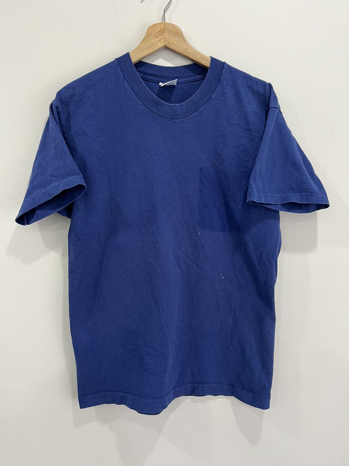 Vintage Vintage 90s Blank Tee Shirt sun faded thrashed Size US L / EU 52-54 / 3 - 1 Thumbnail