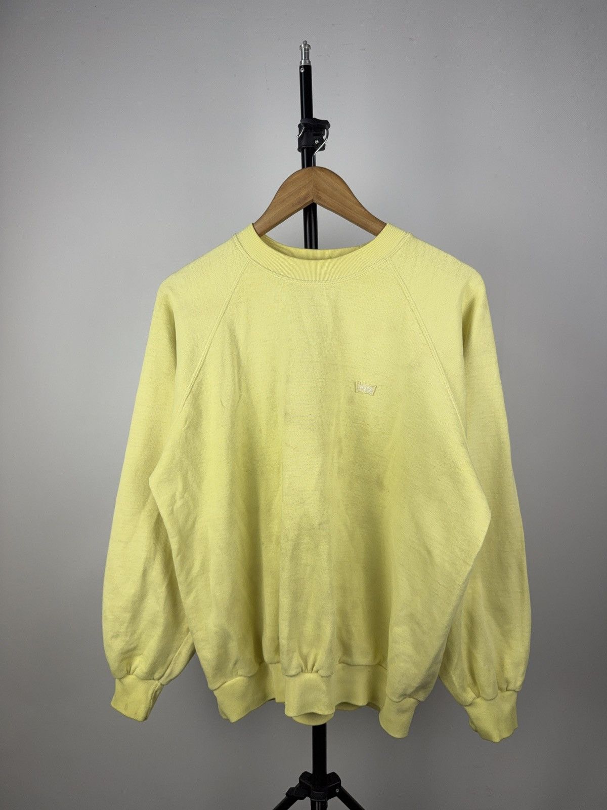 Levi's Vintage Clothing 90s Levi’s Retro Faded Yellow Raglan Crewneck Sweatshirt Size US L / EU 52-54 / 3 - 1 Thumbnail