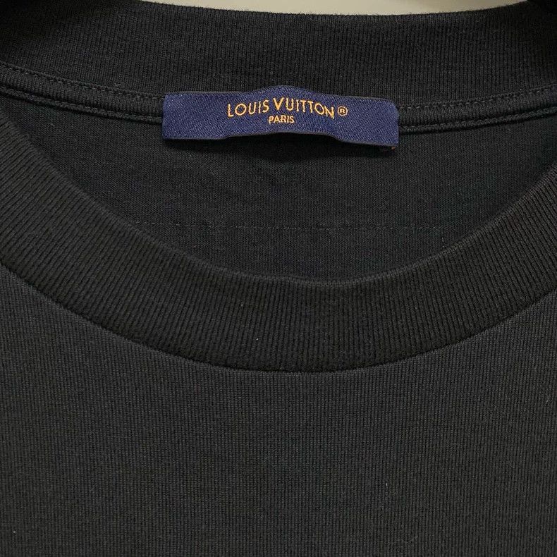 Louis Vuitton Louis Vuitton Black embossed logo short sleeve Size US L / EU 52-54 / 3 - 2 Thumbnail