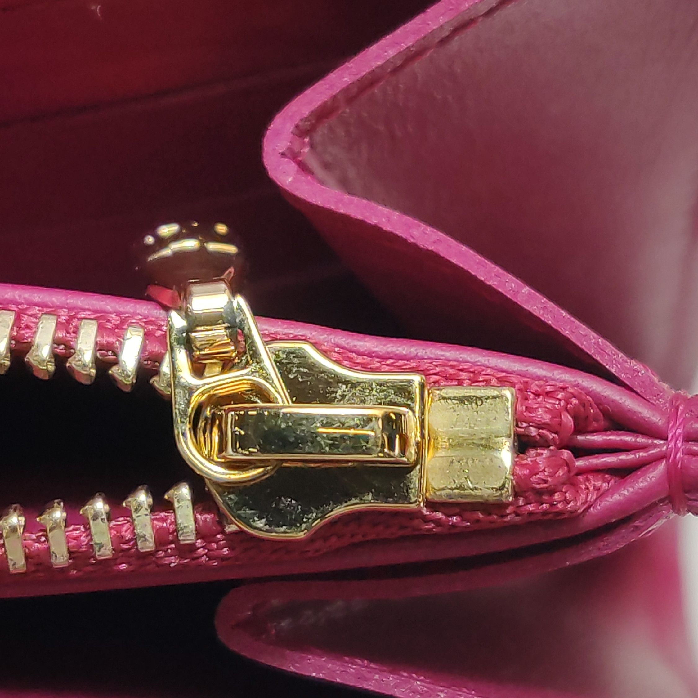 Louis Vuitton Louis Vuitton (LV) Sarah leather patent leather solid color Size ONE SIZE - 6 Thumbnail