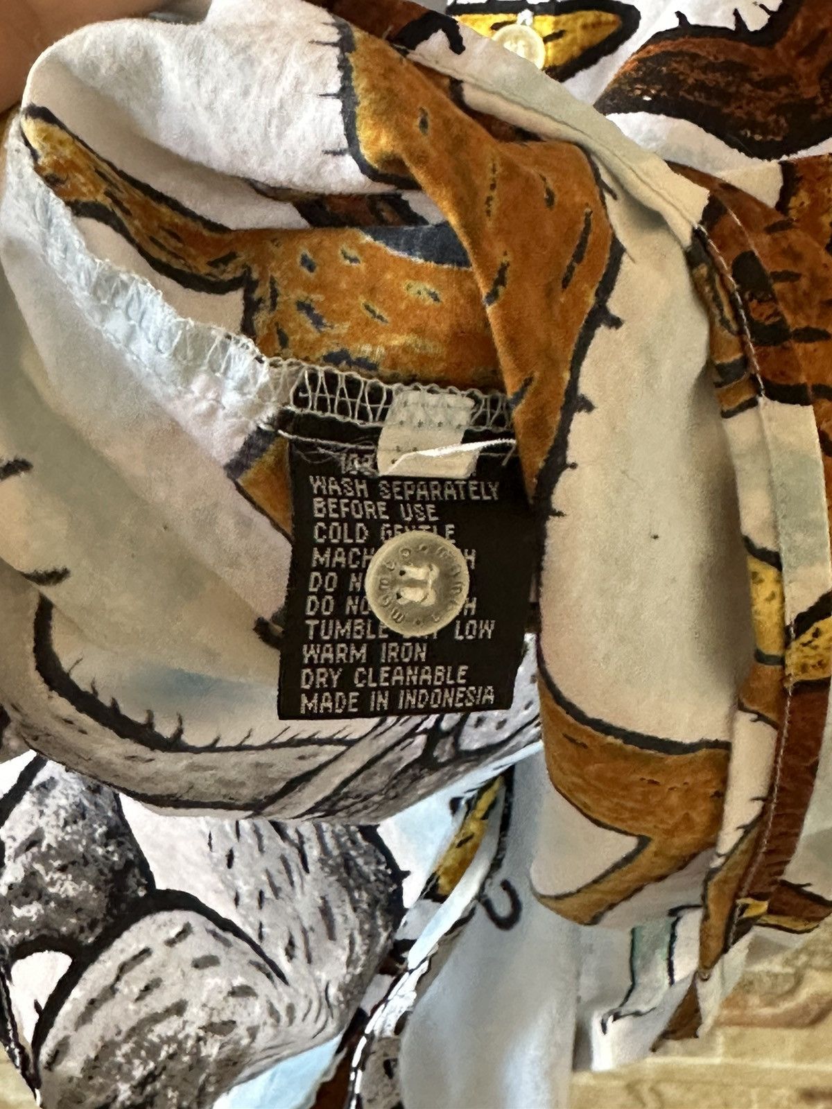 Mambo × Vintage 🔥Vintage Mambo Fighting Furry Animals Hawaiian Print Shirt Size US S / EU 44-46 / 1 - 5 Thumbnail