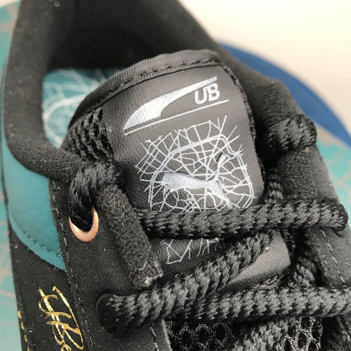 Puma PUMA x USAIN BOLT SUEDE SIZE 10 US Size US 10 / EU 43 - 20 Thumbnail