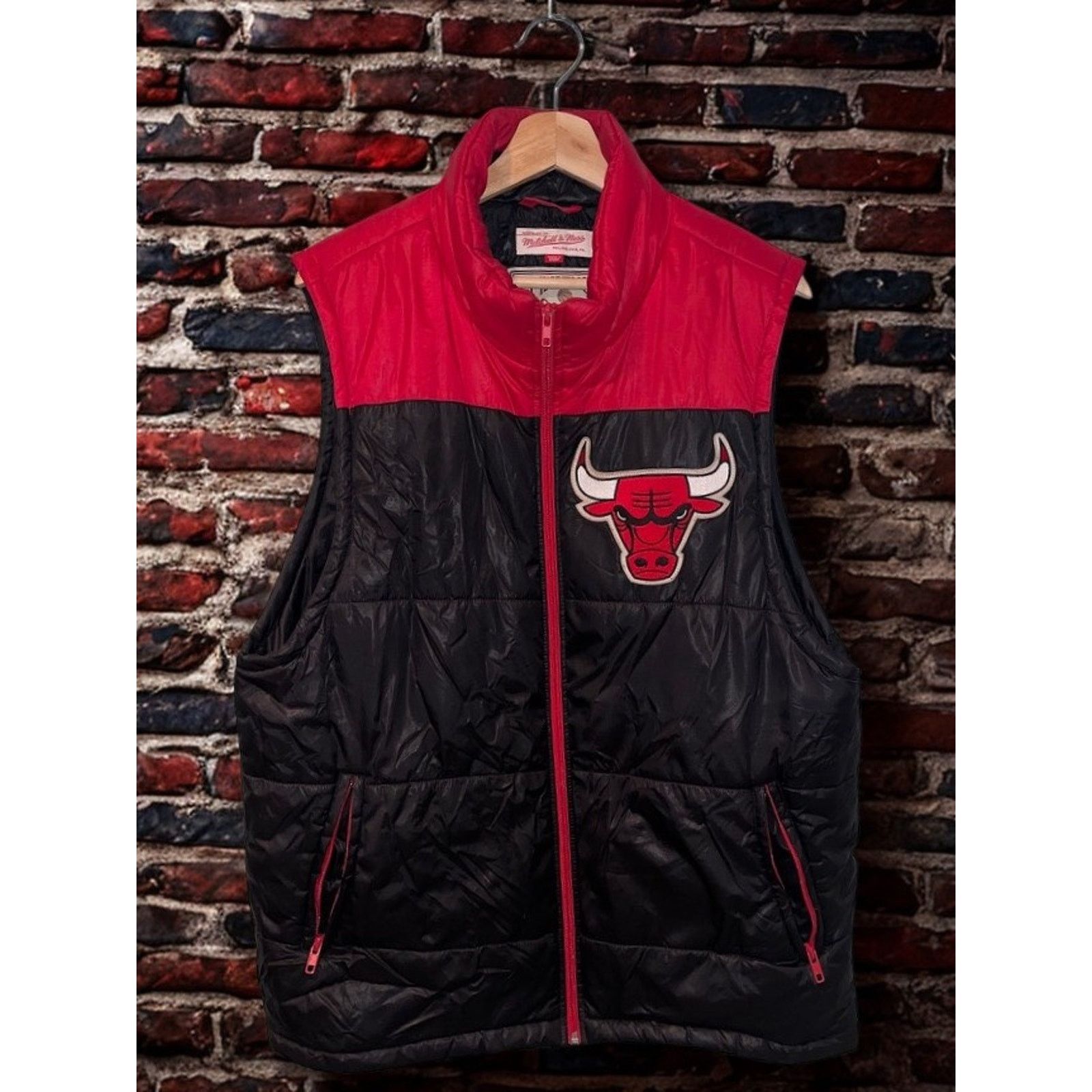 Mitchell & Ness Chicago Bulls Mitchell & Ness Hardwood Classics Vest Sz L Size US L / EU 52-54 / 3 - 2 Thumbnail