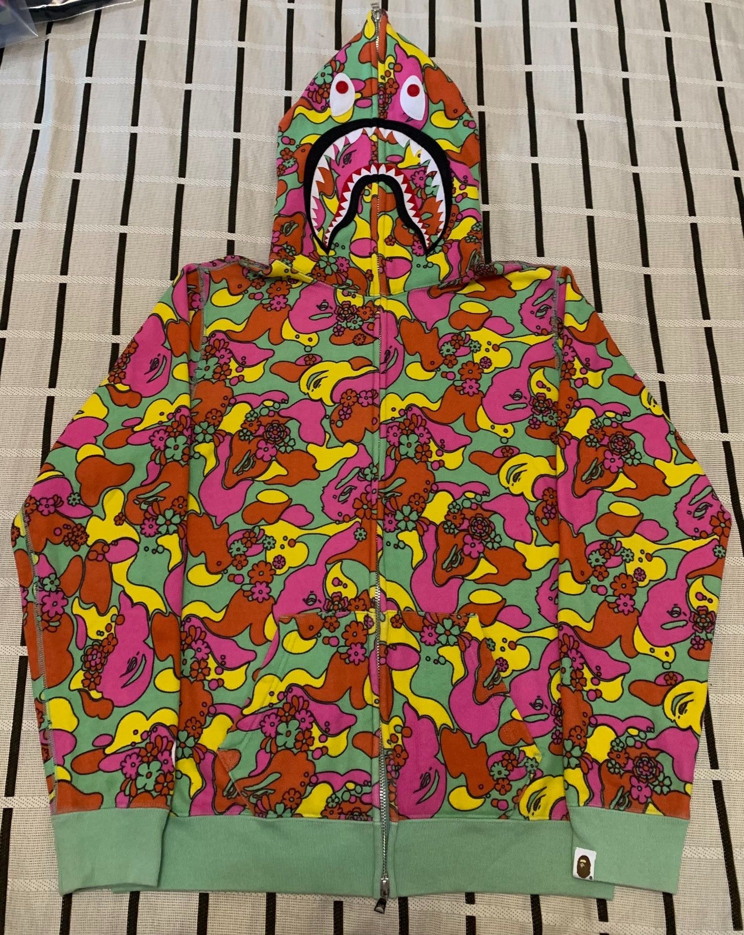 Bape Bape Shark Camo Light Jacket S Men Size US S / EU 44-46 / 1 - 1 Thumbnail