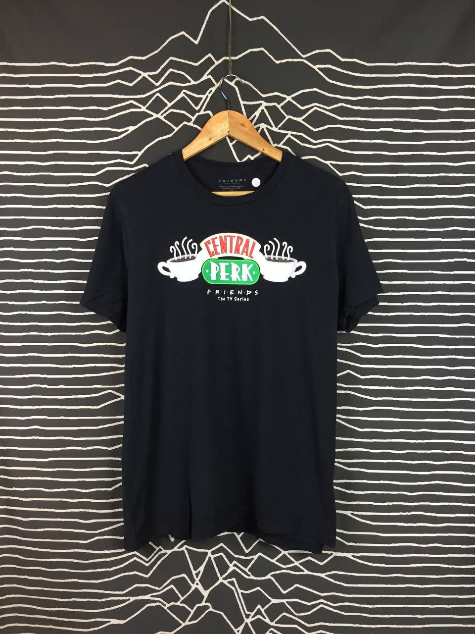 Amongst Friends × Vintage FRIENDS American Comedy TV Series Central Perk Tee Size US XL / EU 56 / 4 - 1 Thumbnail