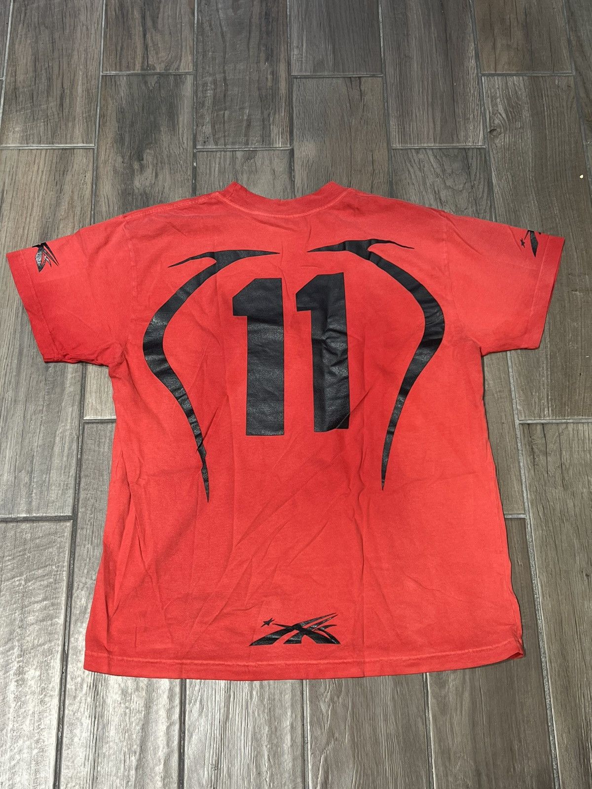 HELLSTAR HELLSTAR “7 ON 7 SPORTS” TSHIRT - SIZE SMALL - (RED) Size US S / EU 44-46 / 1 - 2 Thumbnail