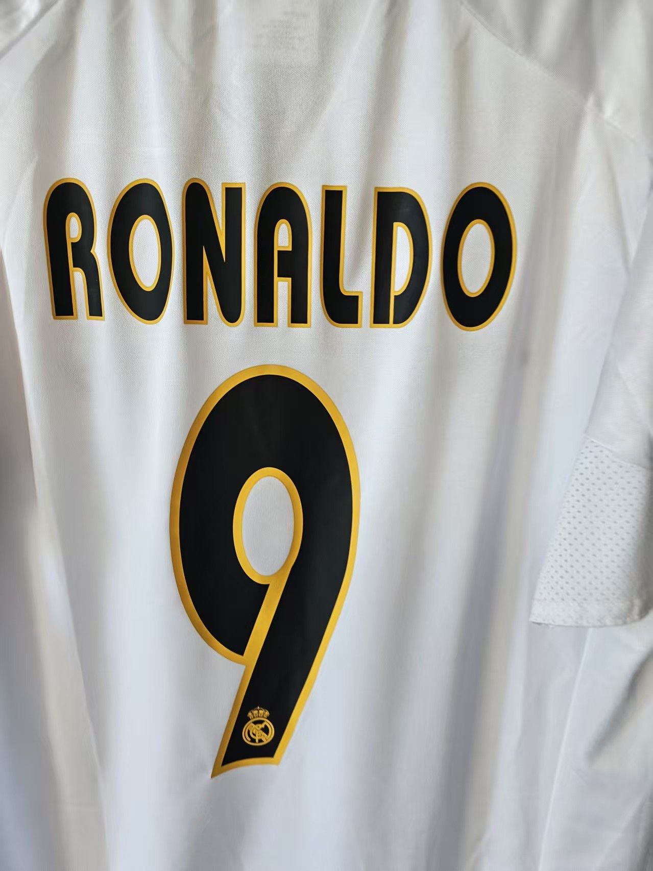 Other 2004 2005 Real Madrid #9 Ronaldo Jersey Size US S / EU 44-46 / 1 - 6 Thumbnail