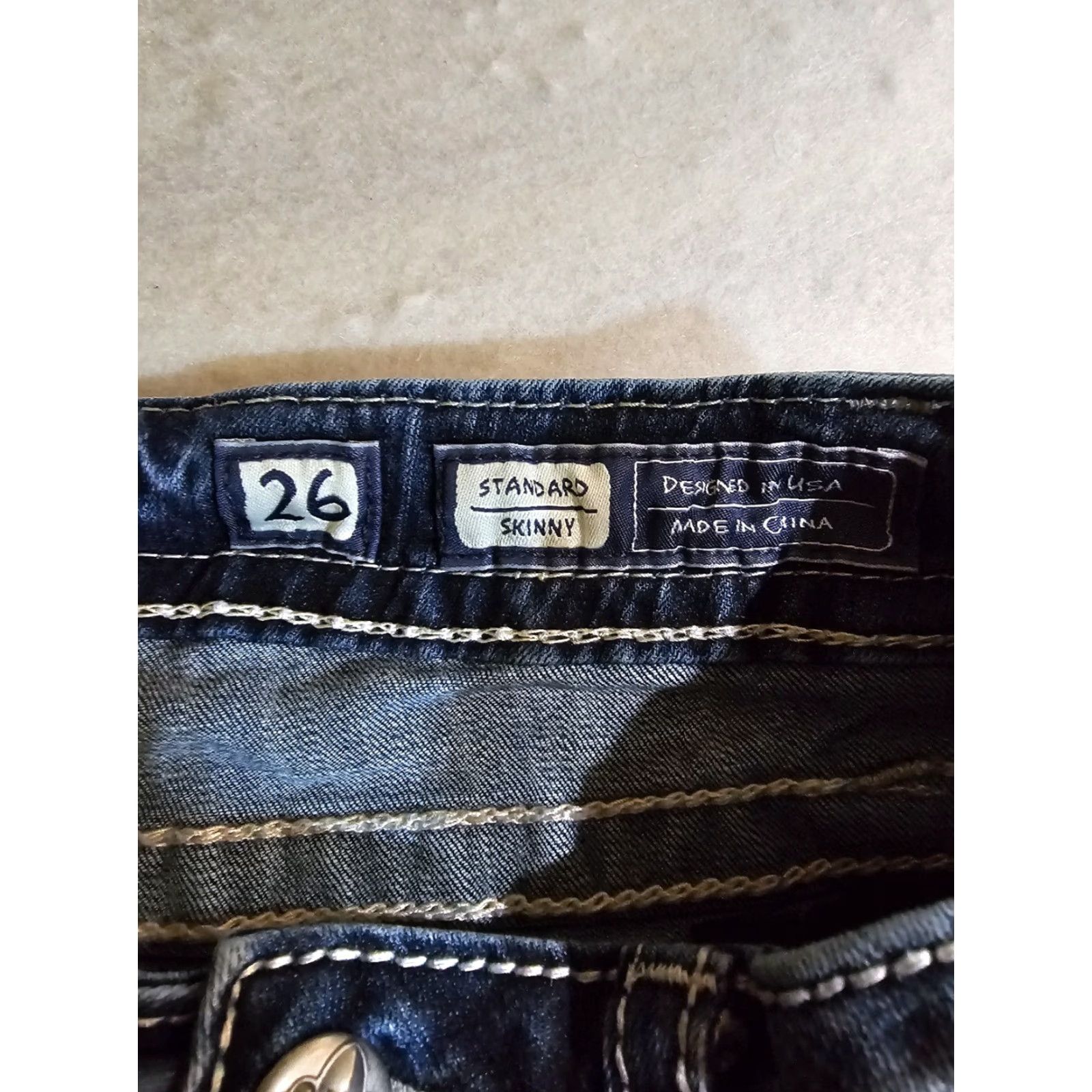 Miss Me Miss Me Signature "Standard Skinny" Medium Wash Denim Jeans Size 26 Inseam 31.5 Size 26" / US 2 / IT 38 - 5 Thumbnail