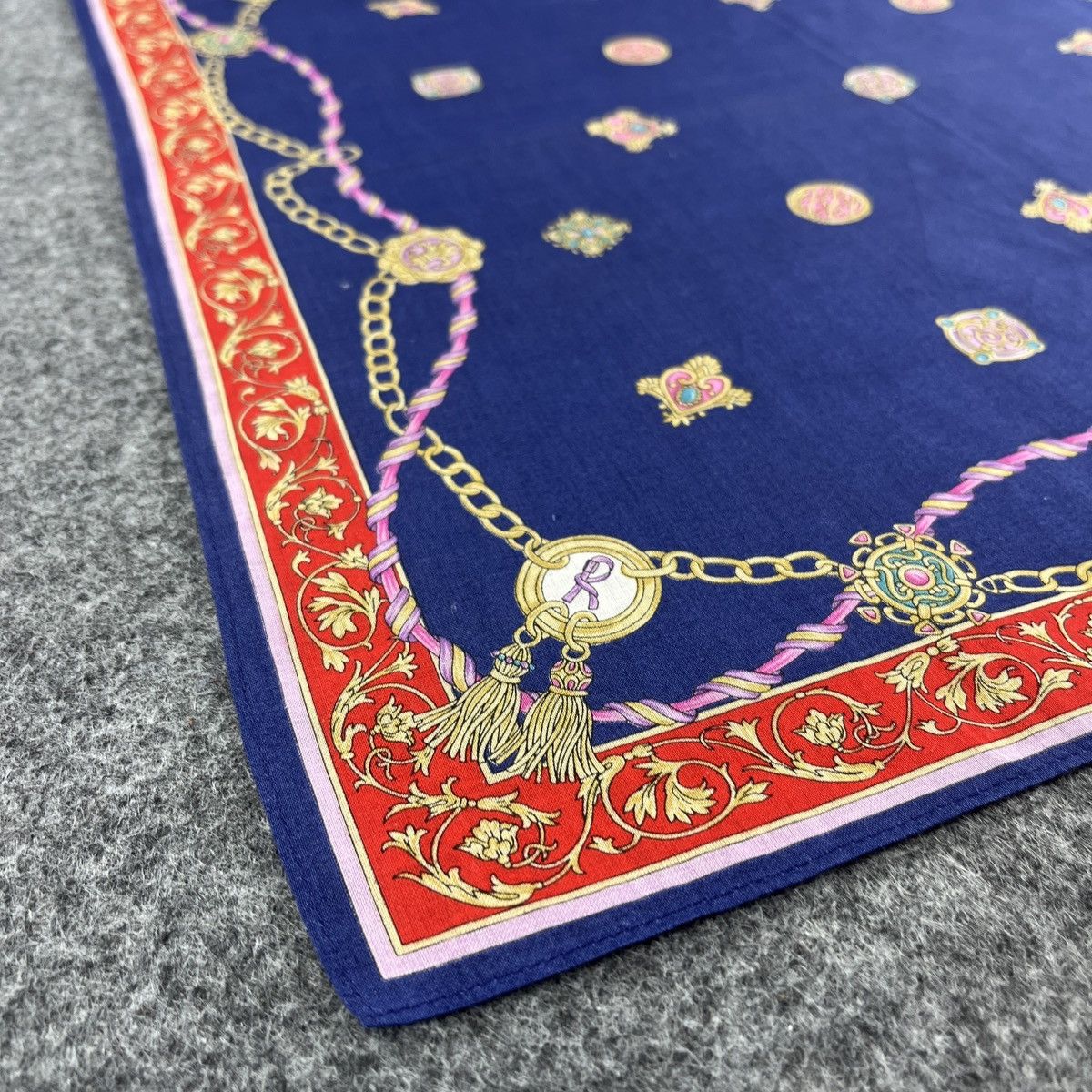 Vintage Roberta Di Camerino Handkerchief / Neckerchief B379 Size ONE SIZE - 5 Thumbnail