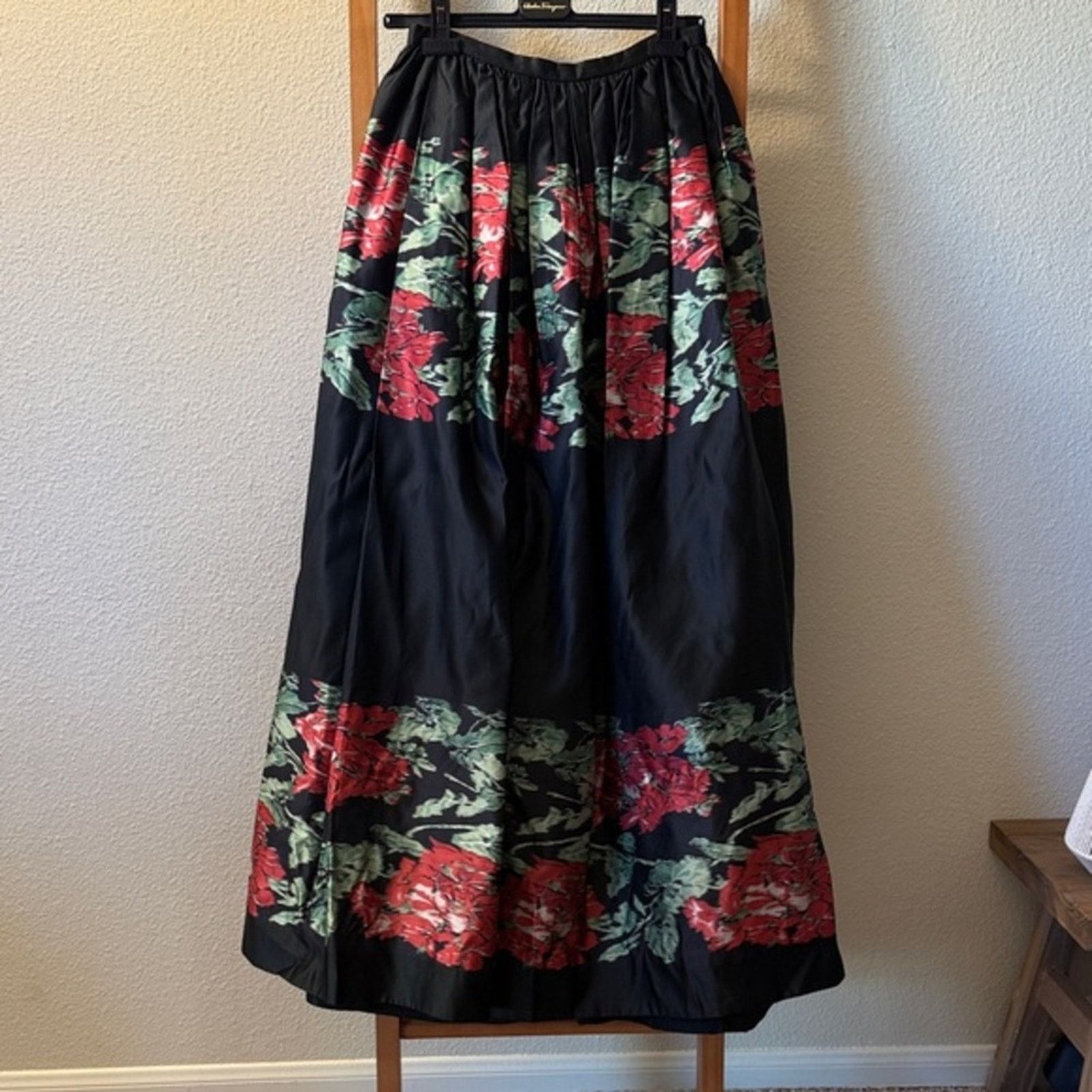 Other Vntg Adolfo silk Floral Black and Red Women's full Skirt Size 28" / US 6 / IT 42 - 1 Thumbnail