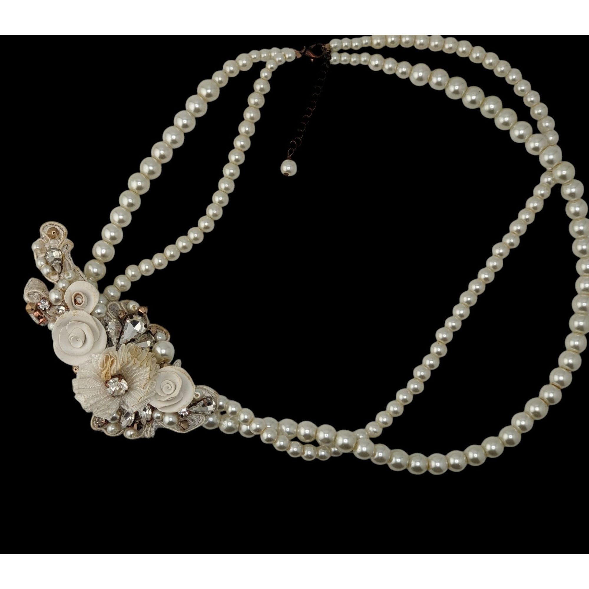 Handmade Vintage Handmade Faux Pearl Necklace With Floral Embellishme Size ONE SIZE - 4 Thumbnail