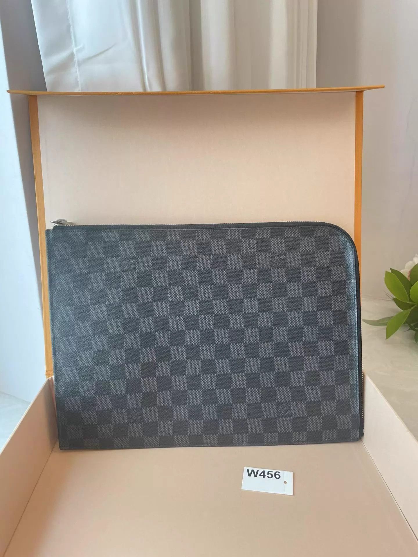 Louis Vuitton LV Men's Handbag Like New 33x24 Size ONE SIZE - 5 Thumbnail