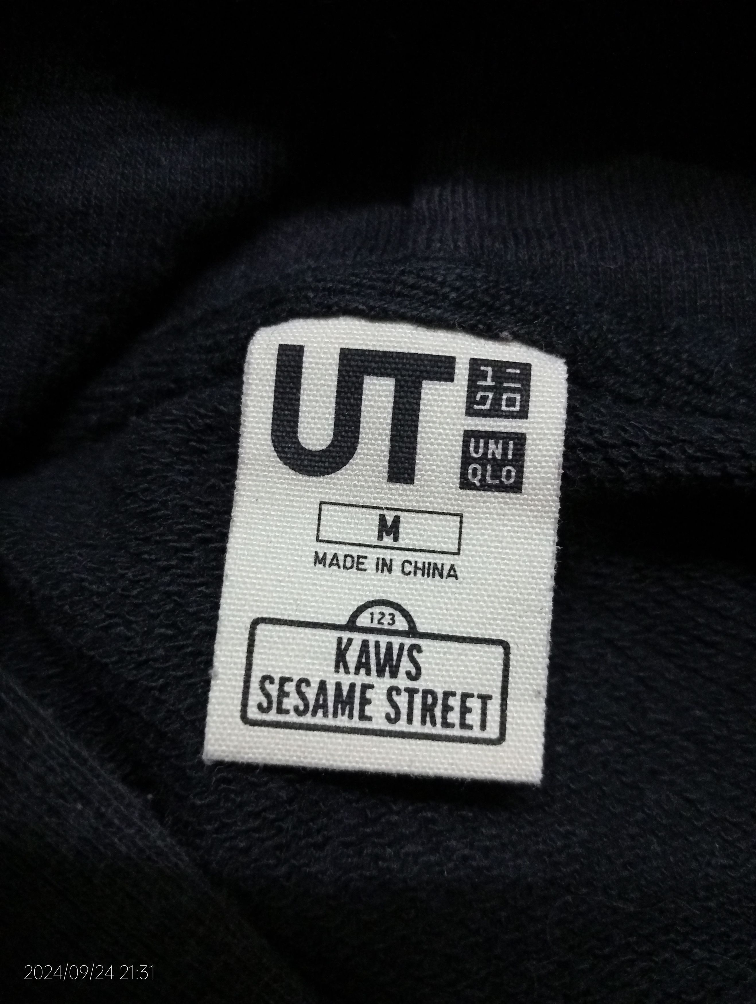 Kaws Vintage KAWS X Sesame Street Uniqlo Pullover Hoodie Rare Size US M / EU 48-50 / 2 - 3 Thumbnail