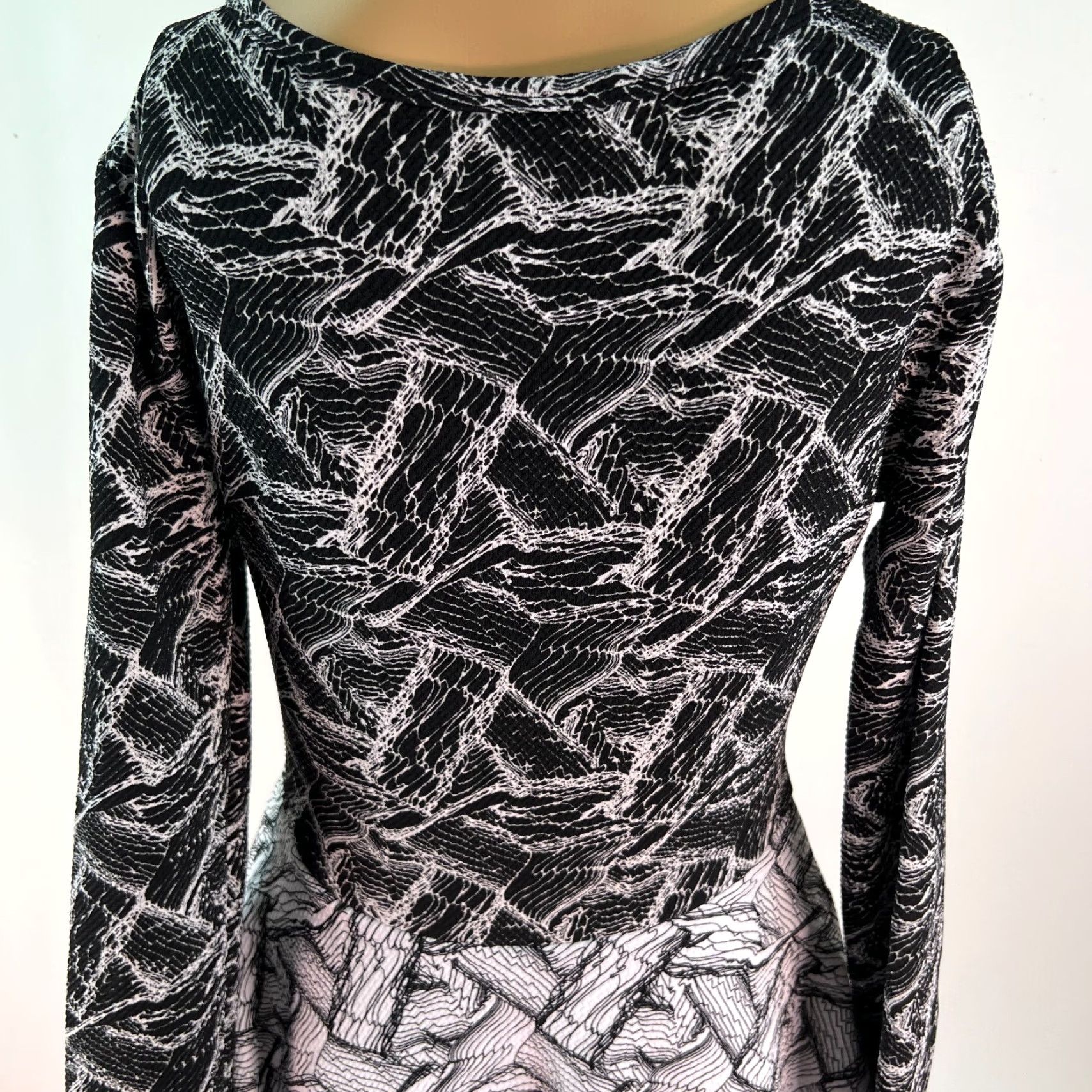 Vintage New Lularoe Womens Georgia Abstract Tiered Stretch Black Fit & Flare Dress Sz M Size M / US 6-8 / IT 42-44 - 4 Thumbnail