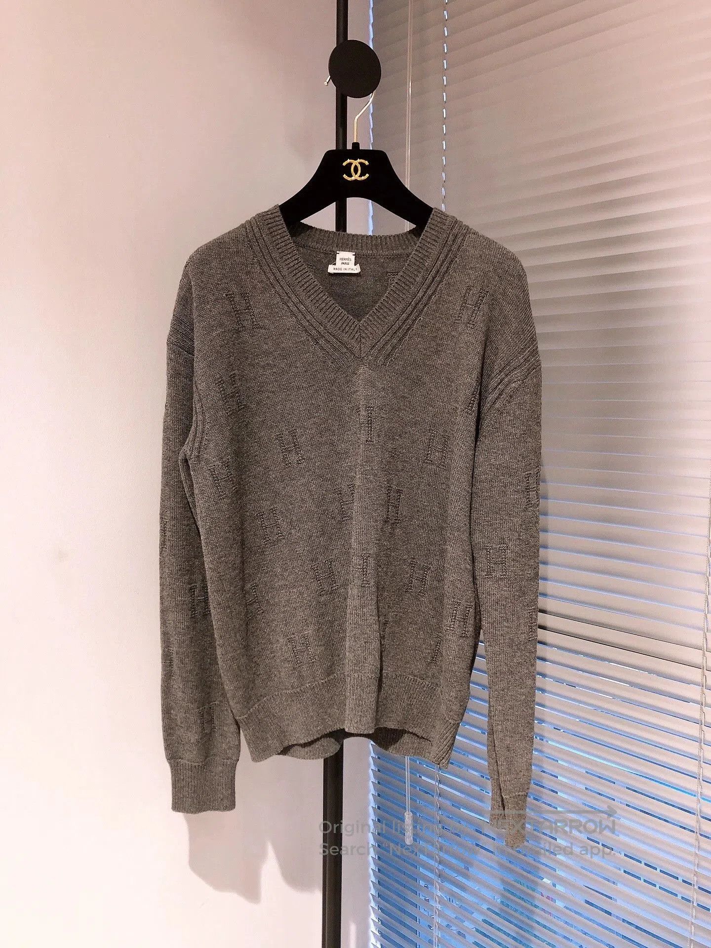 Hermes Hermes Gray V-Neck H Print Wool Sweater. Size US S / EU 44-46 / 1 - 1 Thumbnail