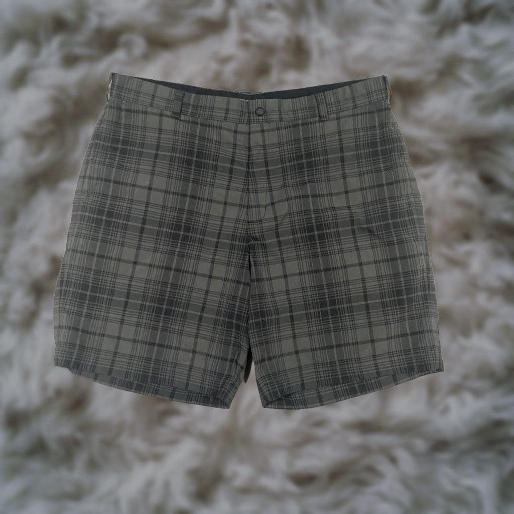 Nike Nike Shorts Mens 36 Black Gray Plaid Dri-Fit Golf Casual Active Size US 36 / EU 52 - 1 Thumbnail