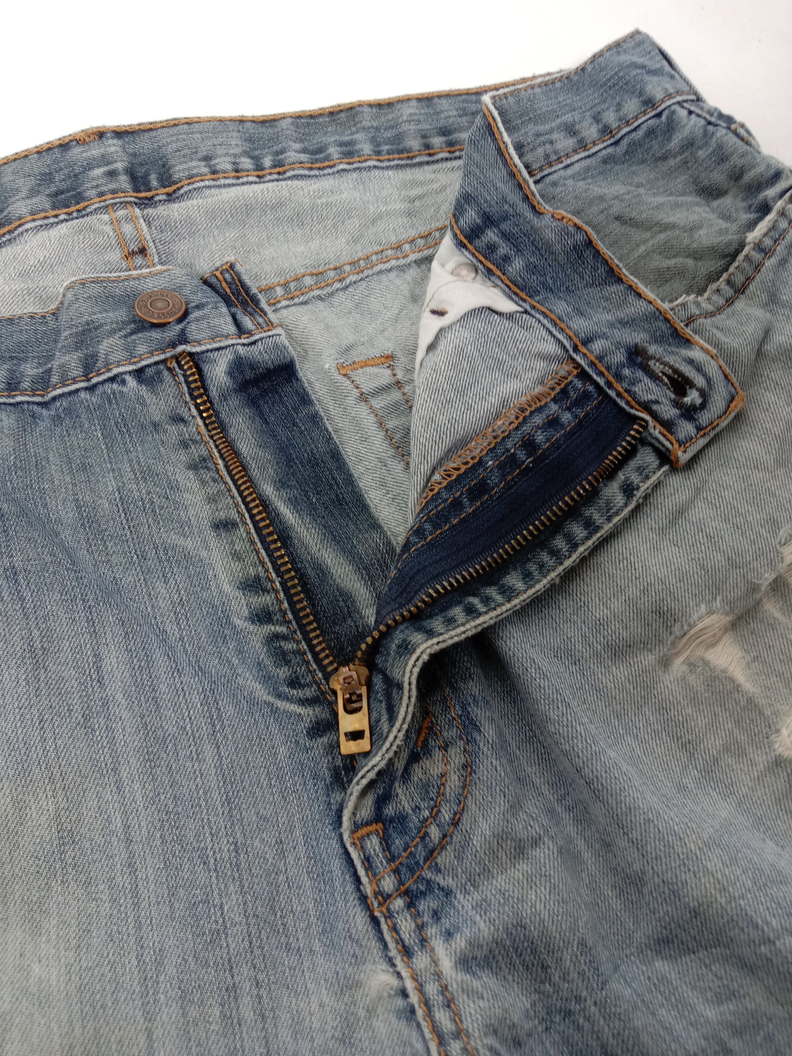 Levi's Vintage Levi’s 559 Jeans Faded Blue Distressed Denim Size US 37 - 9 Thumbnail