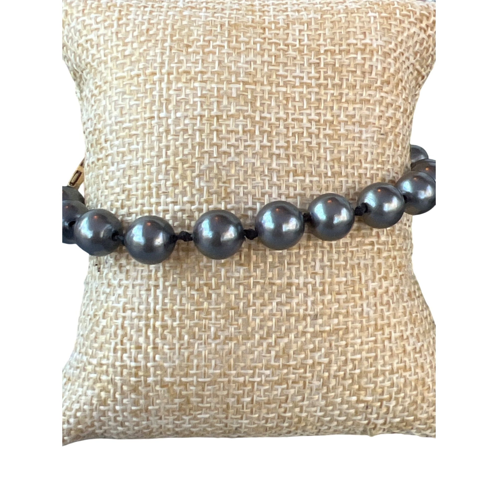 Other Vintage Silver Gray Faux Pearl Bracelet Gold Tone Hook Clasp Size ONE SIZE - 1 Thumbnail
