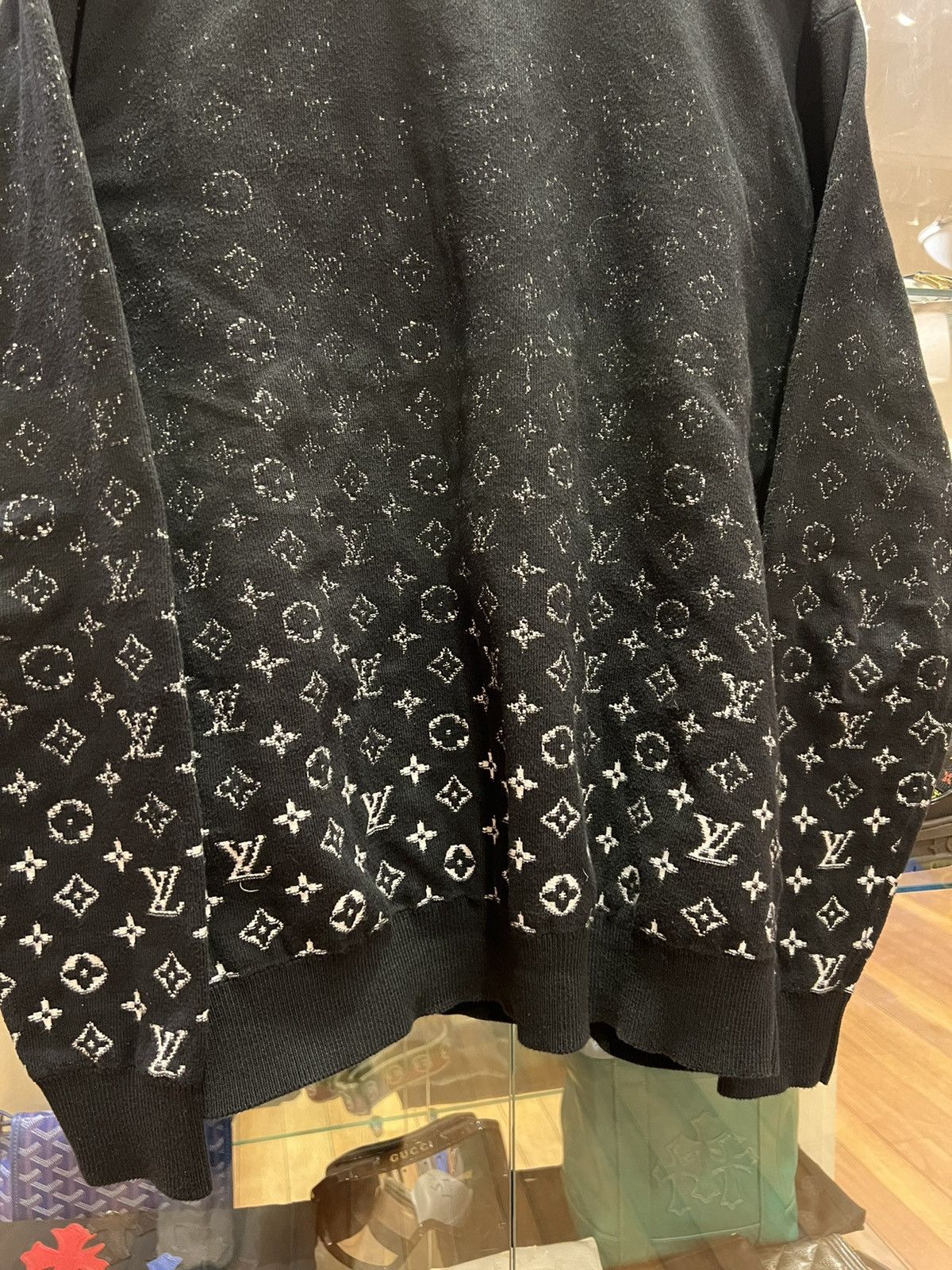 Louis Vuitton Louis Vuitton Gradient Monogram Knit Sweater black white Size US M / EU 48-50 / 2 - 2 Thumbnail