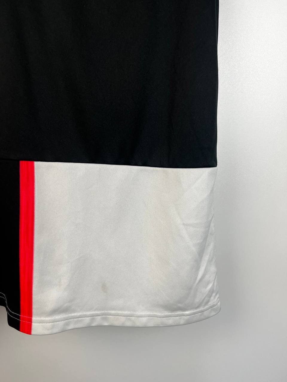 Vintage Juventus Adidas Jersey t-shirts size M Size US M / EU 48-50 / 2 - 10 Thumbnail