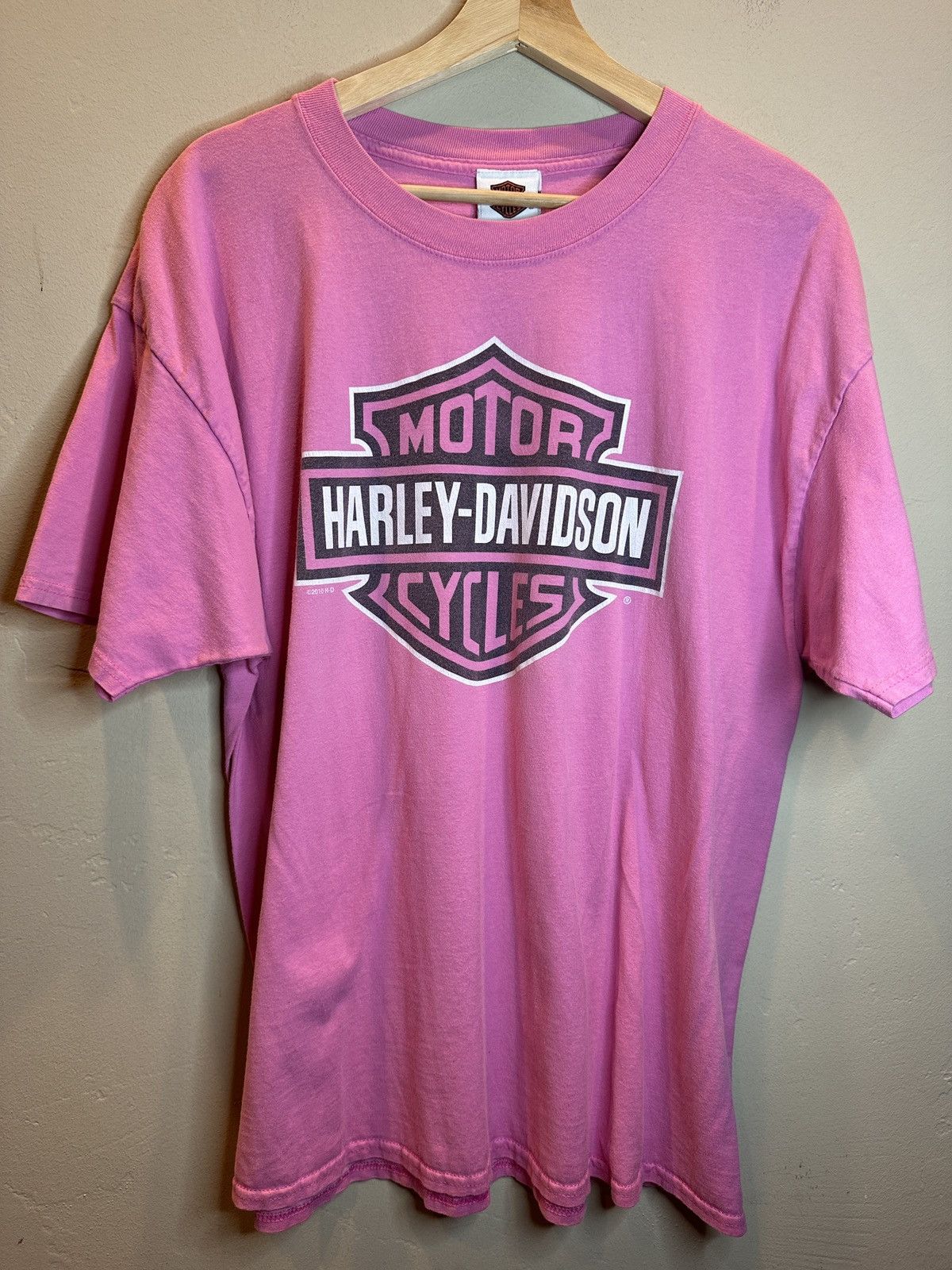 image of VTG Harley Davidson Breast Cancer Cure Wisconsin Shirt in Pink, Men's (Size XL)