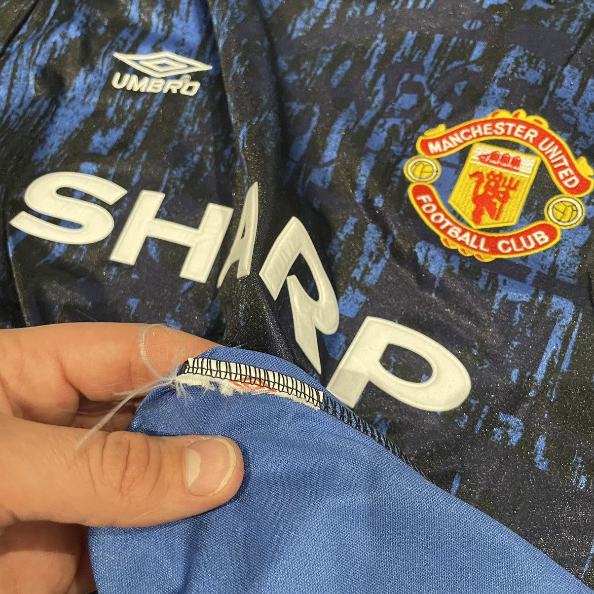 Umbro Manchester United Umbro Sharp Home Football jersey 90s shirt Size US L / EU 52-54 / 3 - 5 Thumbnail