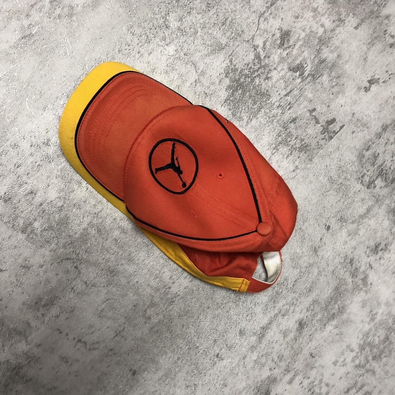 Other Jordan red hat Size ONE SIZE - 1 Thumbnail